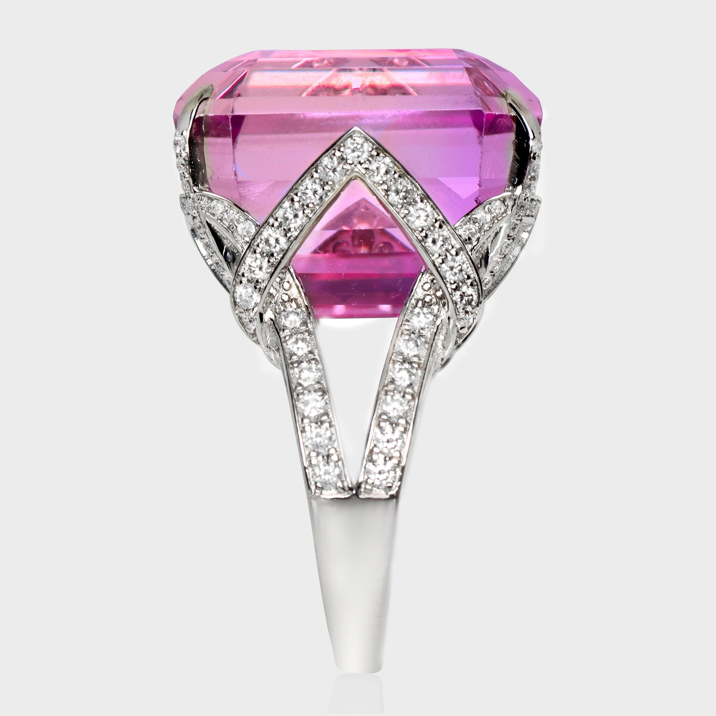 IGI 18K 38.82 ct Dual-Color Kunzite&Diamond Cocktail Ring In New Condition For Sale In Kaohsiung City, TW