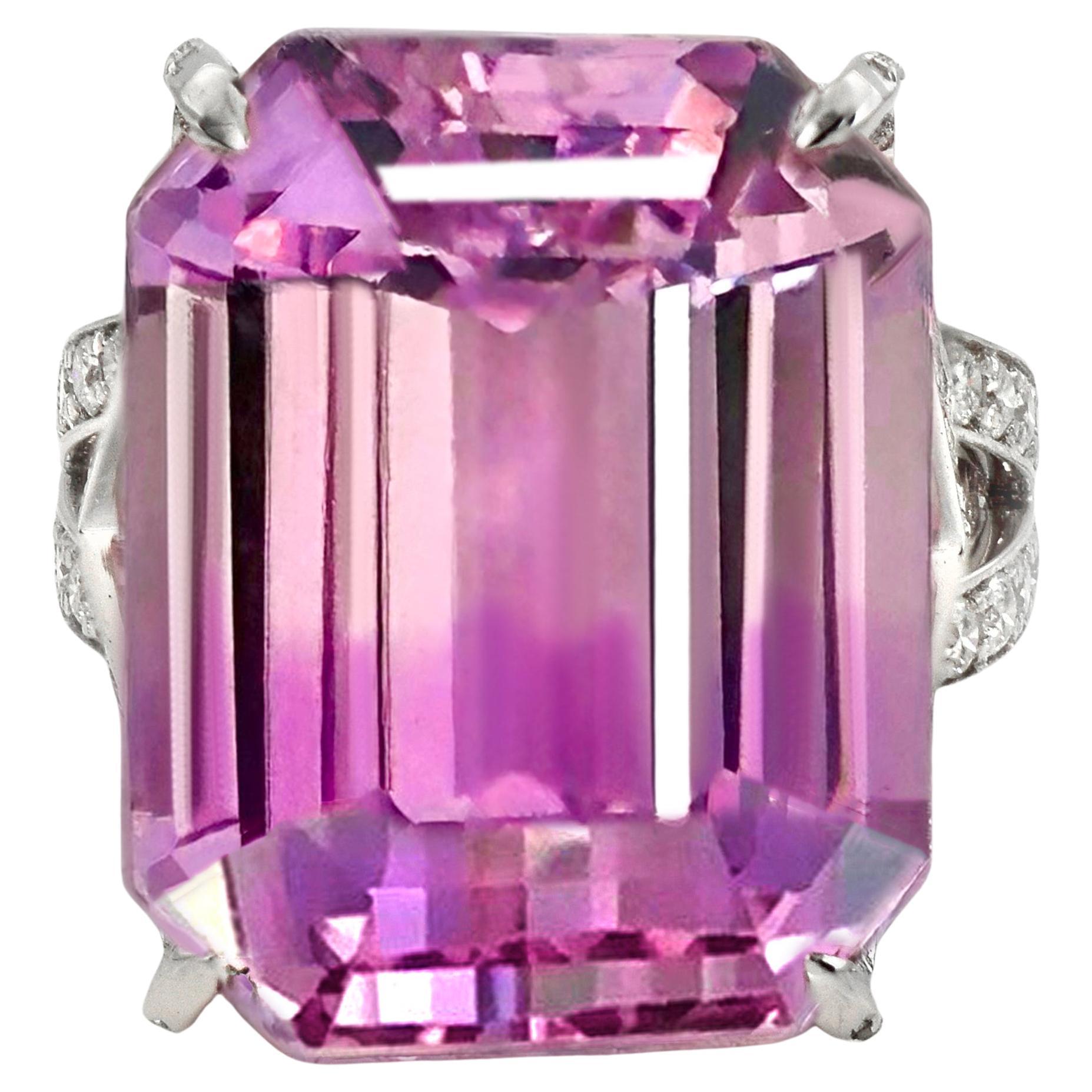 Anello Cocktail IGI 18K 38,82 carati con Kunzite e diamanti a doppio colore