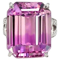 IGI 18K 38,82 ct Anillo Cóctel Kunzita y Diamante Bicolor