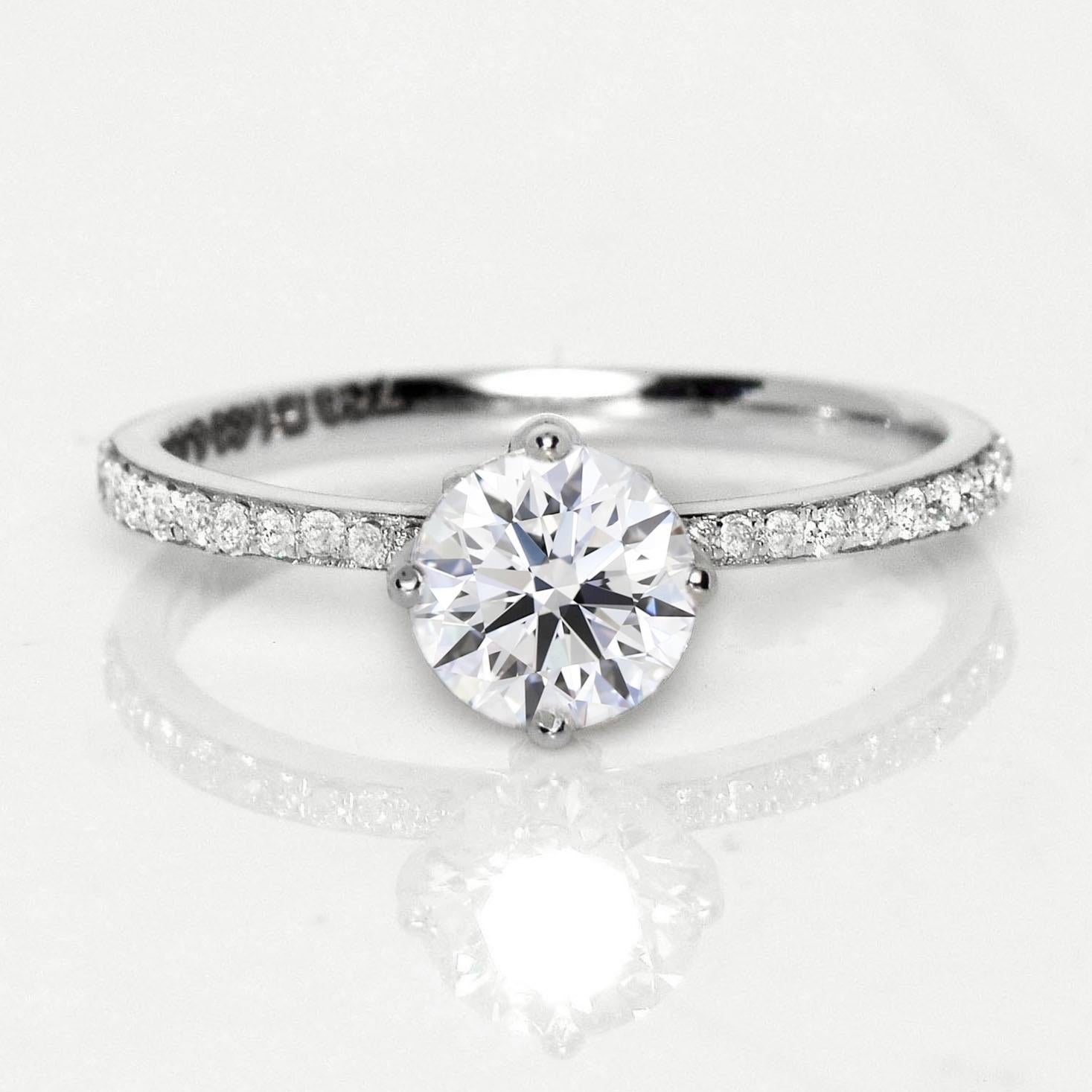 *IGI 18K 1.01 Ct E SI2 Natural Diamond Antique Art Deco Engagement Ring* (Bague de fiançailles Art déco)

Un diamant rond de taille brillant certifié IGI E SI2 pesant 1,01 ct serti sur un anneau en or blanc 18 carats de style art déco avec des