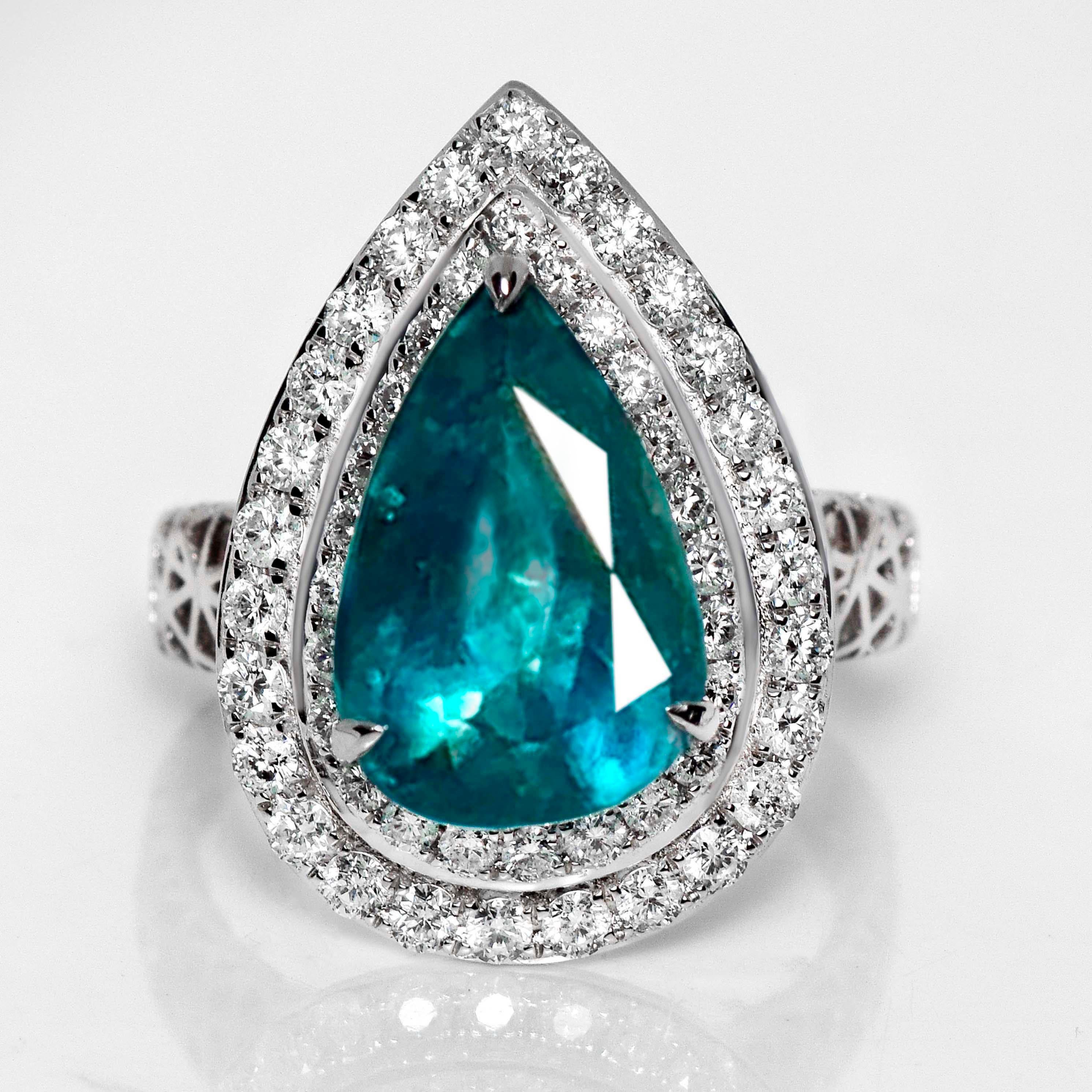 *IGI 18K 4.23 Ct Natural Paraiba Emerald&Diamonds Antique Engagement Ring*

Uno smeraldo naturale di colore Paraiba, verde-bluastro, certificato IGI, del peso di 4,23 carati, incastonato sulla fascia in oro bianco 18 carati con diamanti naturali