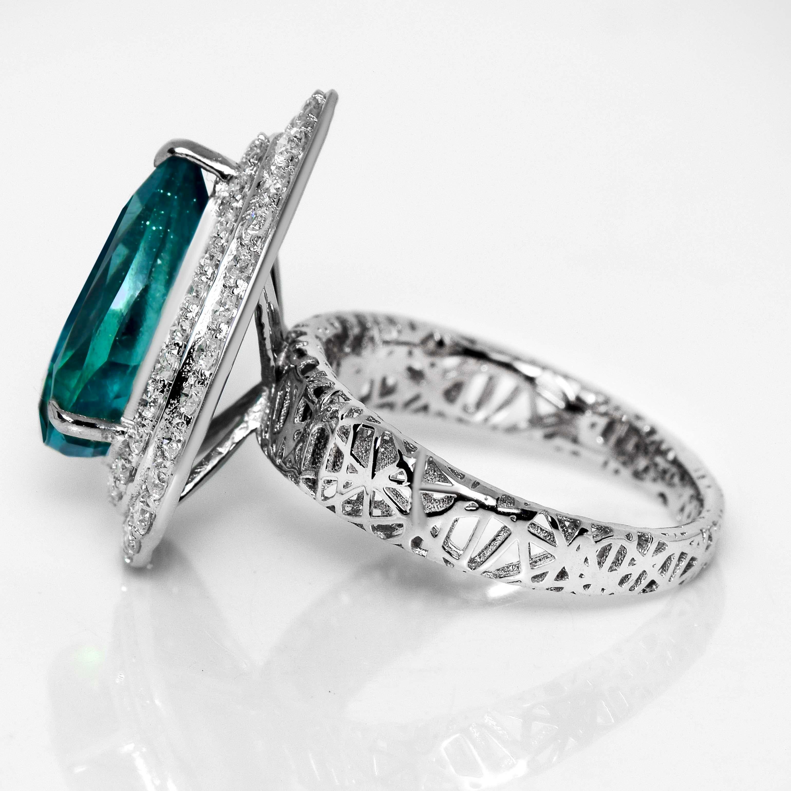 da uomo o donna Anello di fidanzamento antico IGI 18K 4,23 carati smeraldo naturale Paraiba e diamanti in vendita