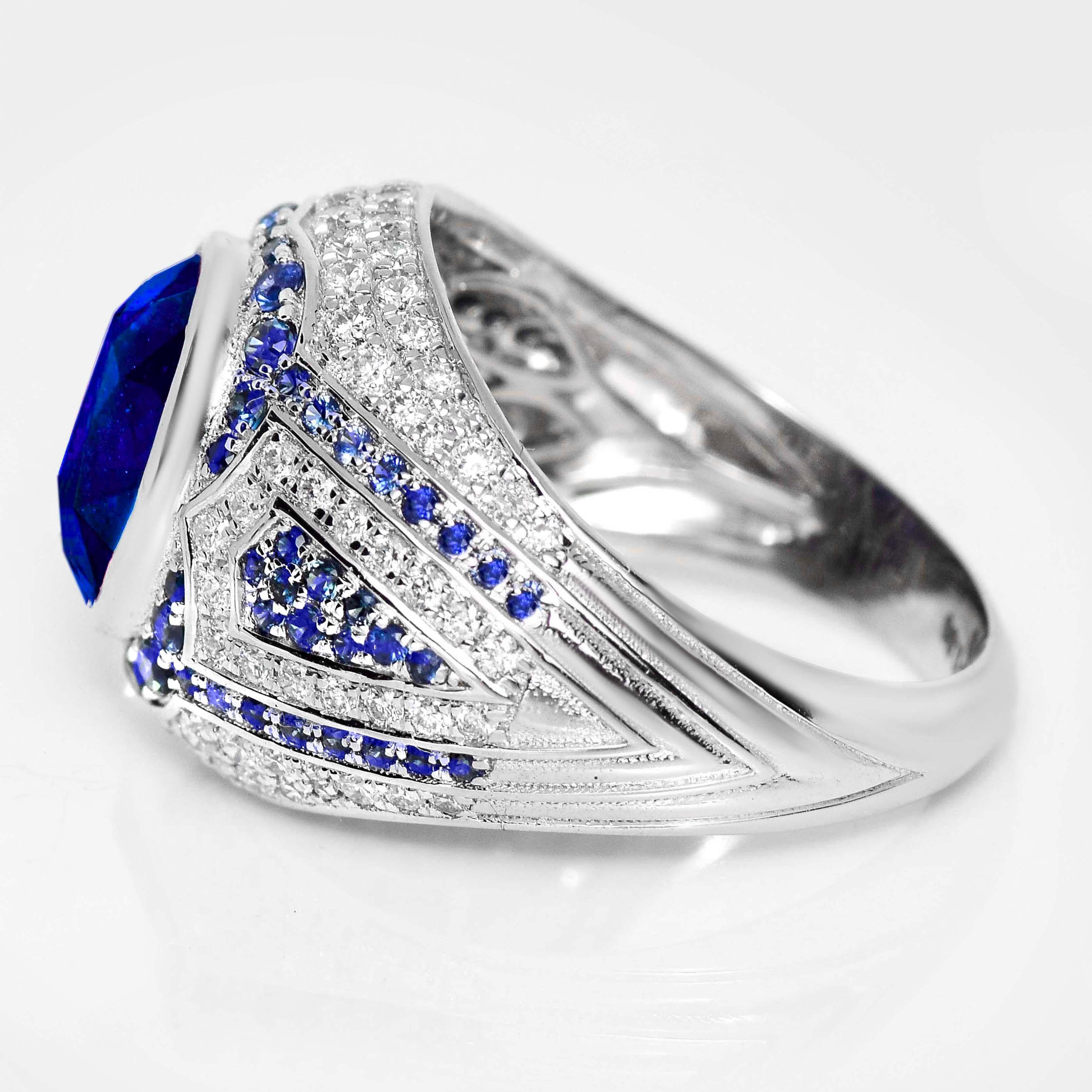 IGI Anillo de compromiso de zafiro azul real y diamantes de 18 quilates y 4,23 quilates naturales de Sri Lanka Corte cojín en venta