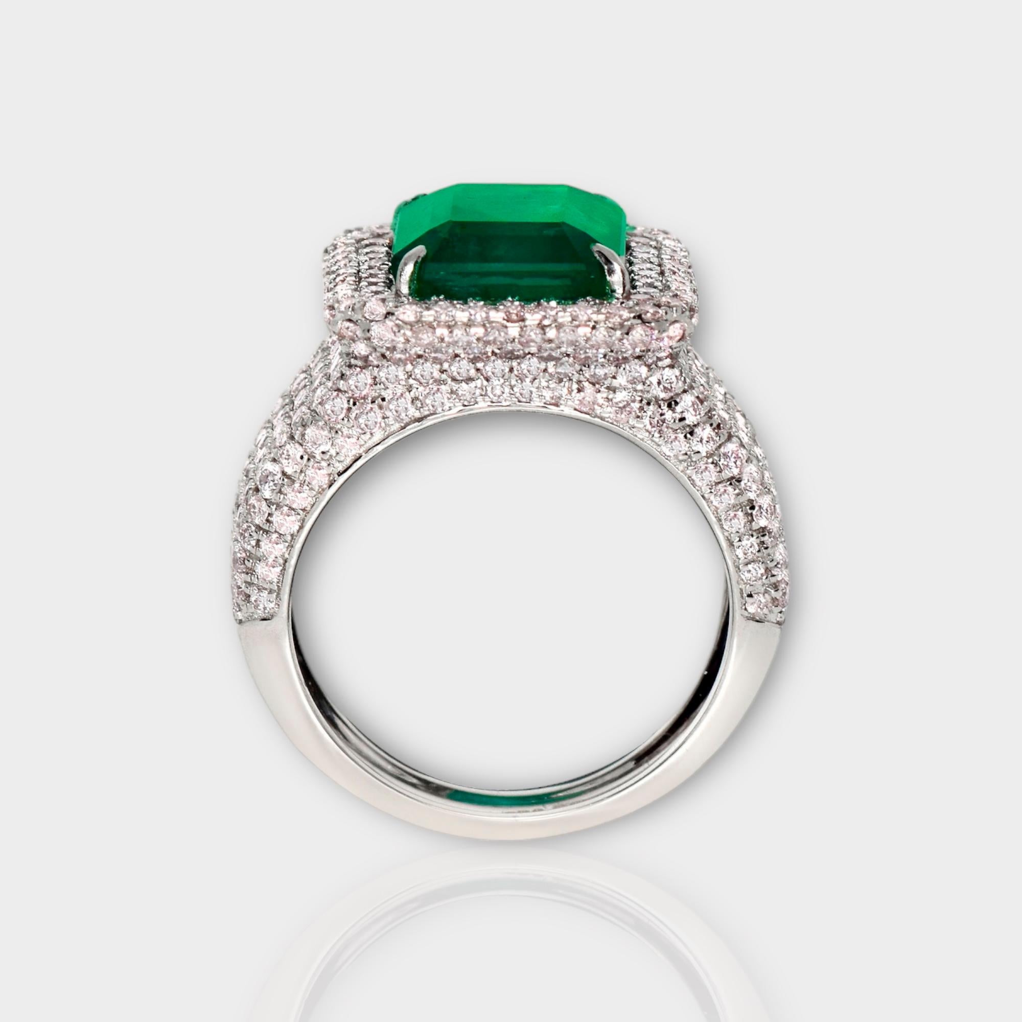 IGI 18k 5.20 Ct Natural Emerald&Pink Diamonds Antique Engagement Ring In New Condition For Sale In Kaohsiung City, TW