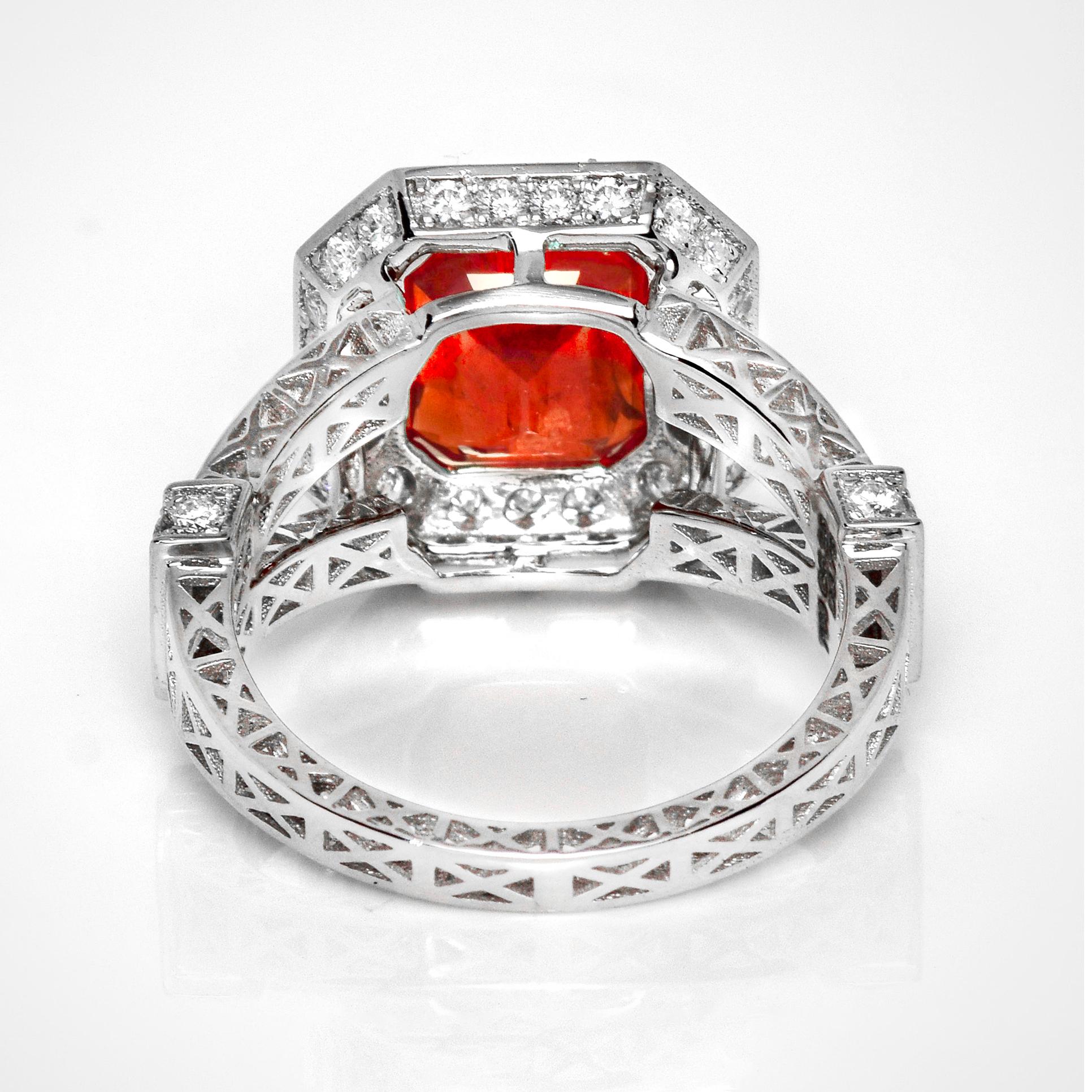 Bague de fiançailles IGI 18K 5.23 Ct Natural Fanta Garnet&Diamonds Antique en vente 1