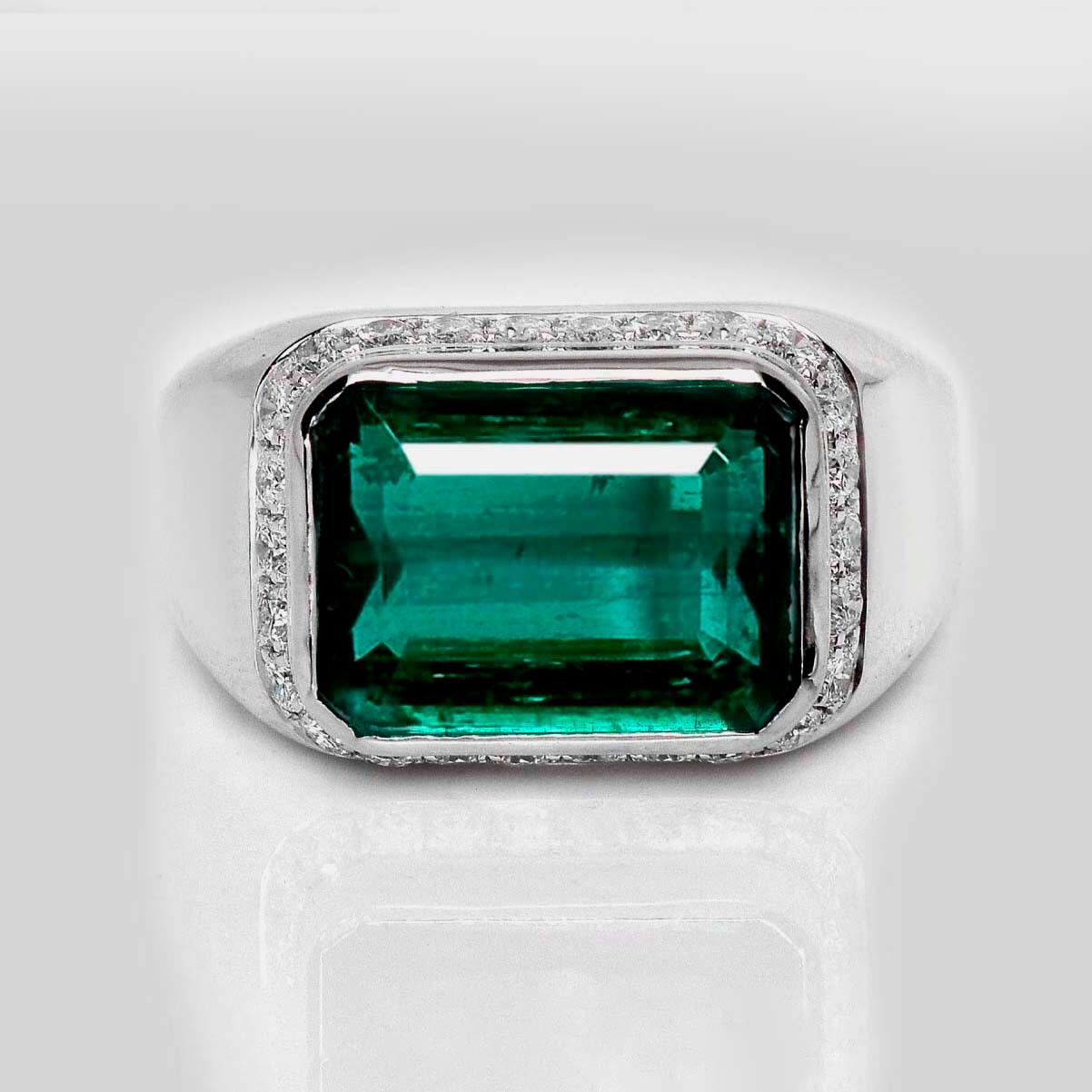 *IGI 18K 6.30 Ct Natural Top Emerald&Diamonds Antique Engagement Ring*

An IGI-certified natural vivid bluish-green emerald weighing 6.30 ct set on the 18K white gold bezel setting design band with natural F-G, VS diamonds weighing 0.61 ct.

The