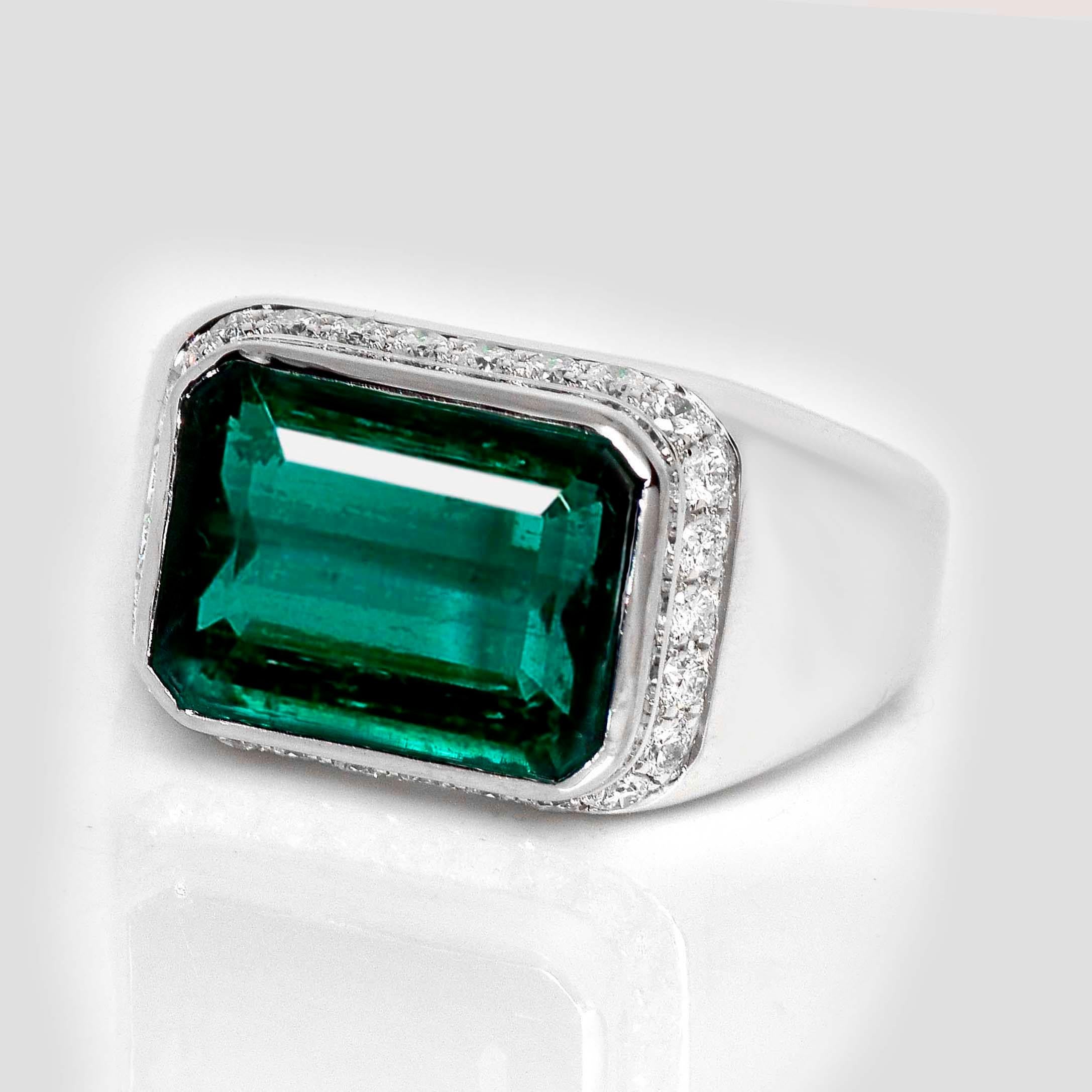 Contemporary IGI 18K 6.30 Ct Natural Top Emerald&Diamonds Antique Engagement Ring For Sale