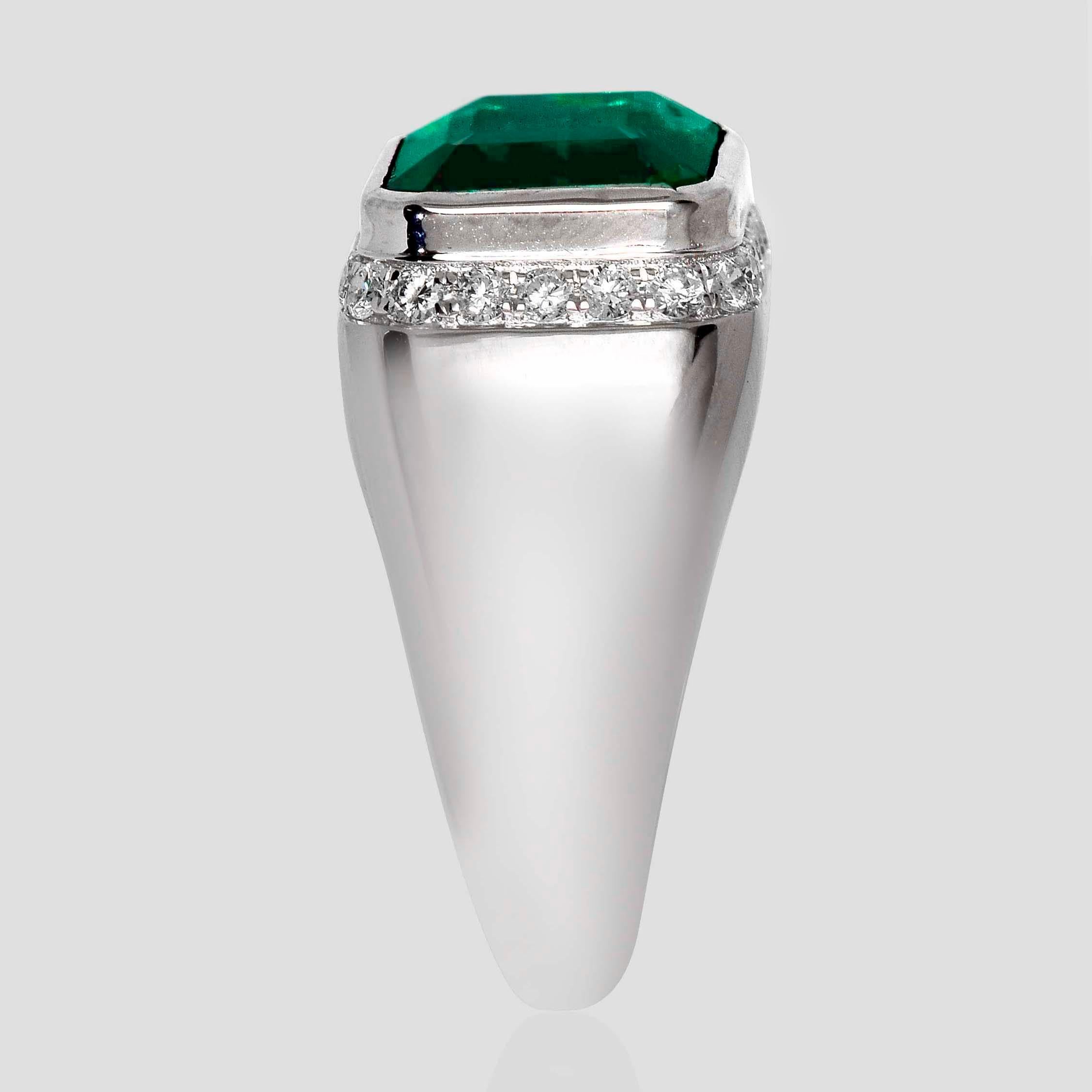 Women's or Men's IGI 18K 6.30 Ct Natural Top Emerald&Diamonds Antique Engagement Ring For Sale