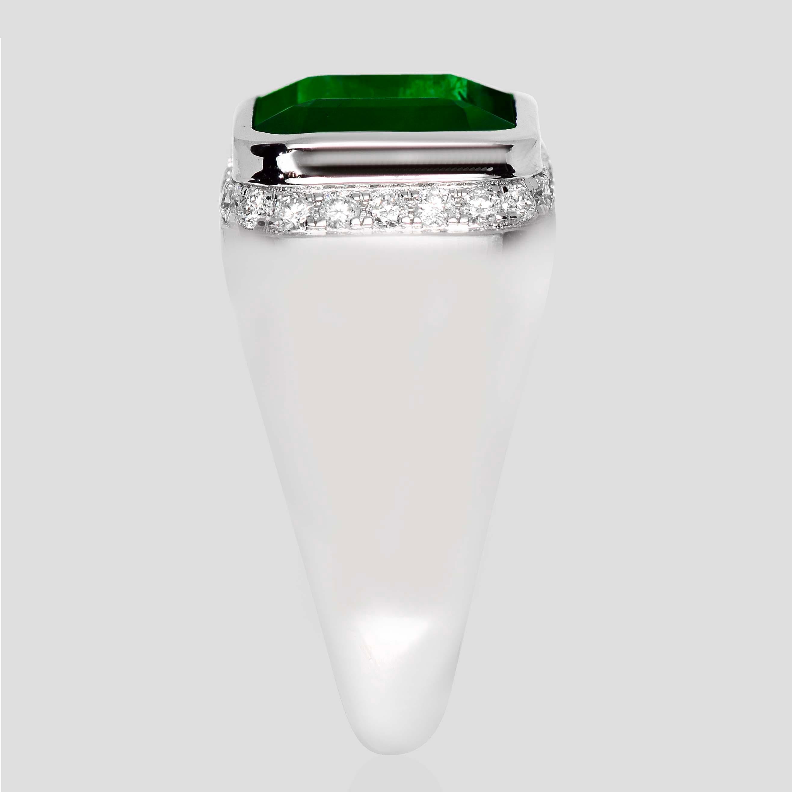 Femenino o masculino IGI 18K 7,00 Quilates Esmeralda Verde Viva Natural&Diamantes Anillo de Compromiso Antiguo en venta