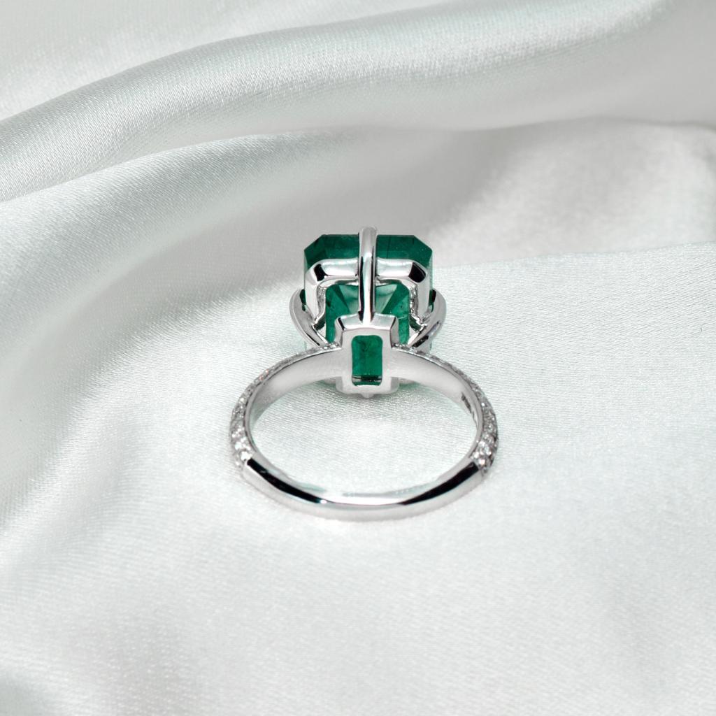 IGI 18k 8.56 Ct Emerald & Diamond Antique Art Deco Style Engagement Ring In New Condition In Kaohsiung City, TW