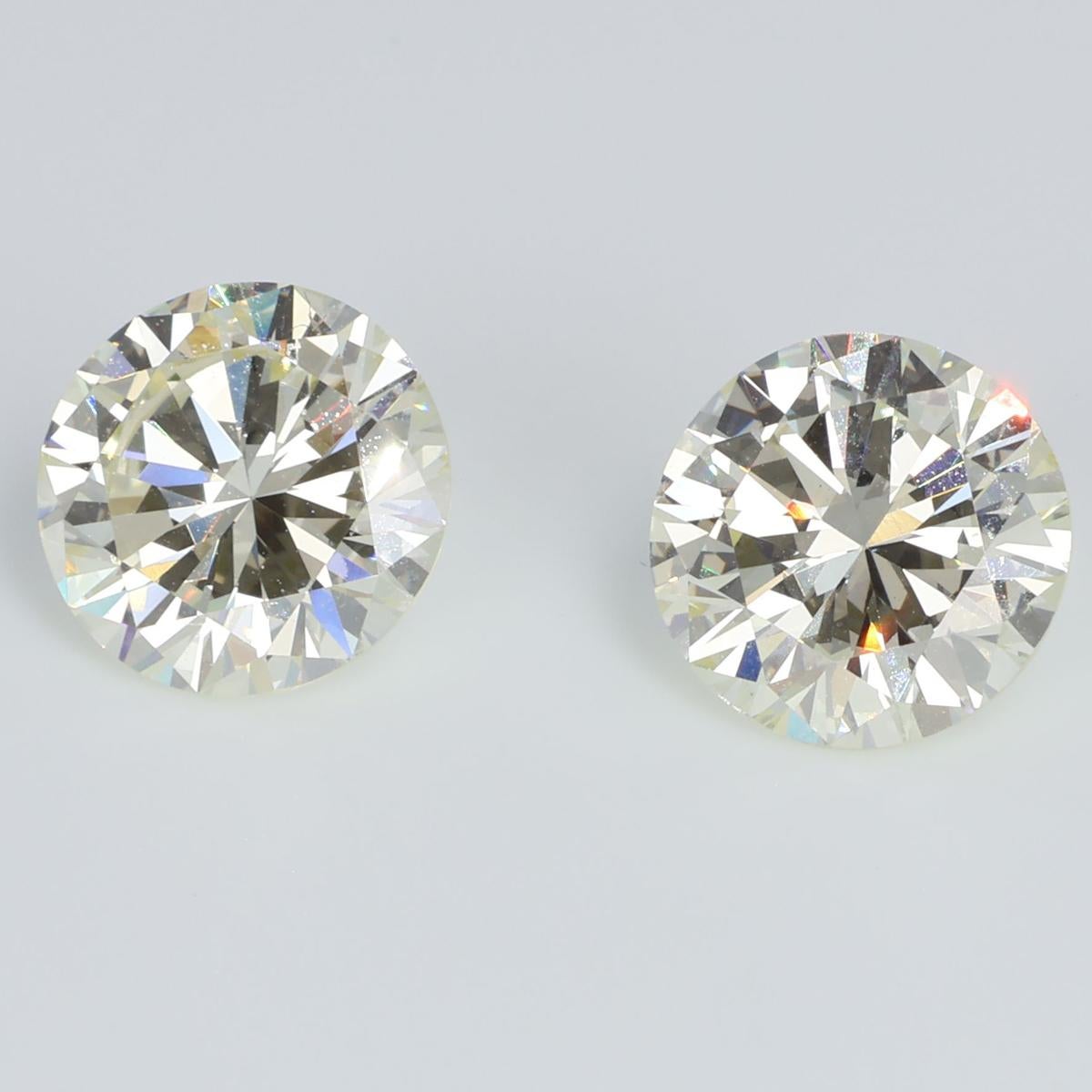 A duet of splendor and subtle hues, these twin diamonds of 2.12 ct each dance with an ethereal light, capturing the essence of refinement. Boasting a VS1 clarity, they exhibit a crystalline purity that defies the depths of imagination. The O-P