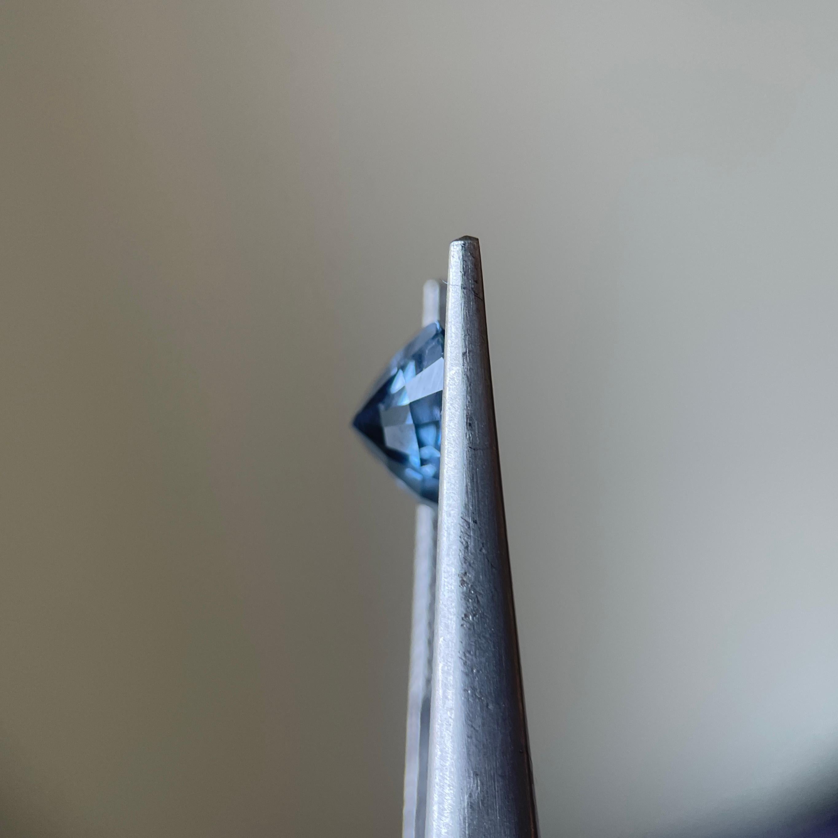 IGI 3,46Ct Espinela Azul Grisácea-Sin defectos, brillante y talla de precisión(10,0x8,4x5,7mm) en venta 2