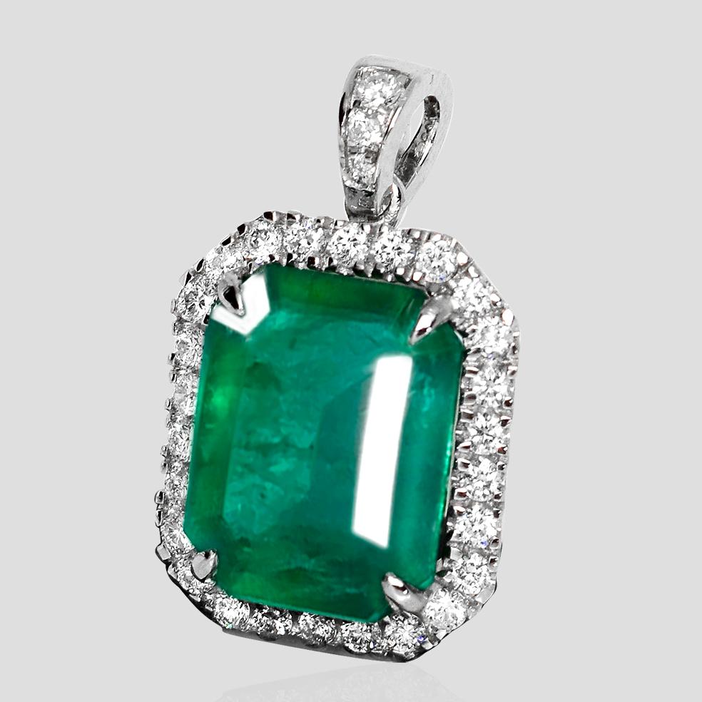 Collana con smeraldi e diamanti IGI 3,82 carati in oro bianco 14K In condizioni Nuovo in vendita a Kaohsiung City, TW