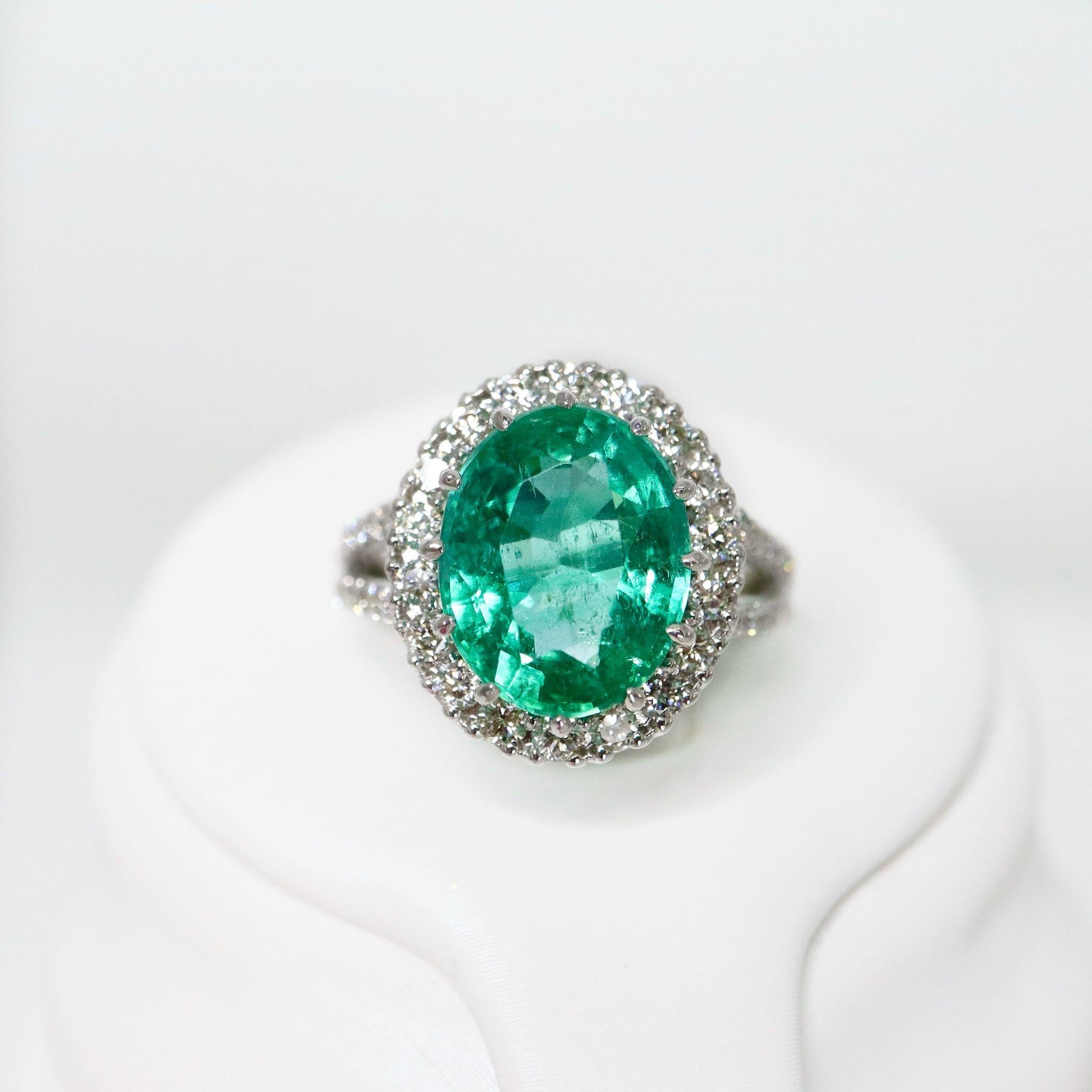IGI 3.86 Ct 14K White Gold Colombia Color Emerald&Diamond Engagement Ring In New Condition For Sale In Kaohsiung City, TW