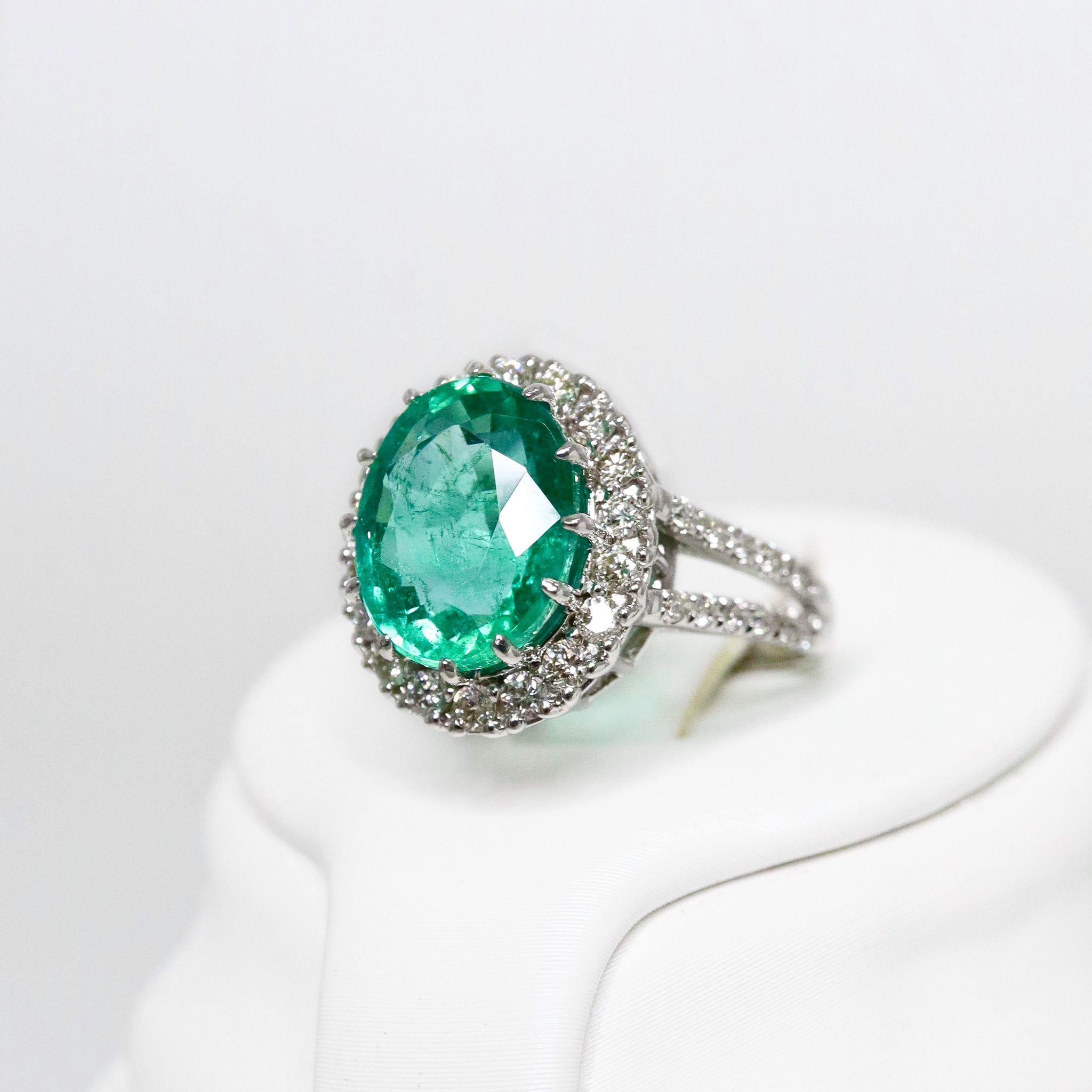 IGI 3.86 Ct 14K White Gold Colombia Color Emerald&Diamond Engagement Ring For Sale 1