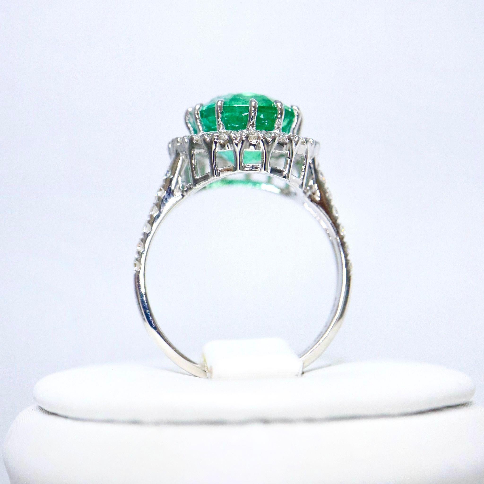IGI 3.86 Ct 14K White Gold Colombia Color Emerald&Diamond Engagement Ring For Sale 2