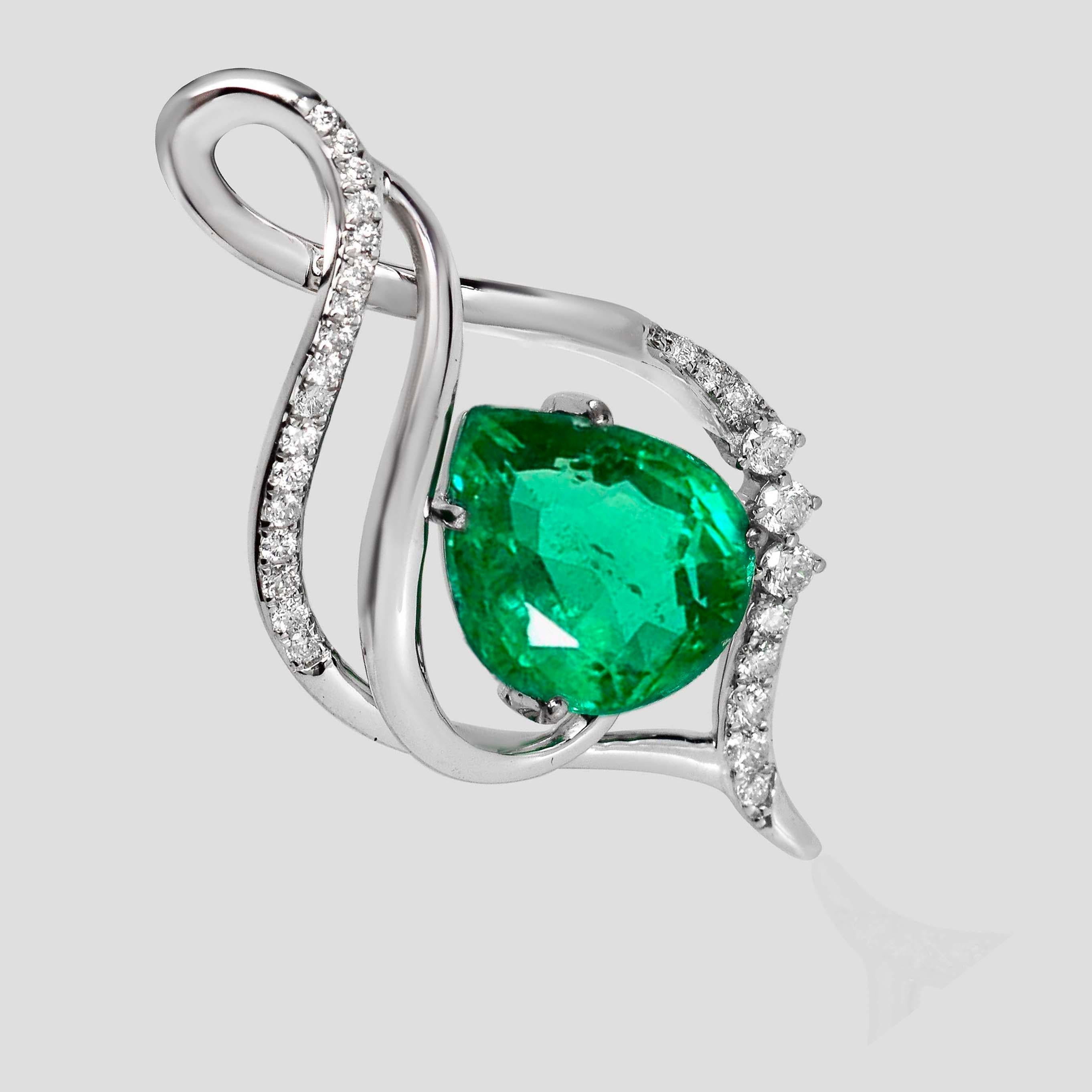 *IGI 18K 4.48 Ct White Gold Top Emerald&Diamonds Necklace*

IGI-certified natural vivid green pear-cutting emerald weighing 4.48 ct set on the 18K white gold art deco design band with natural FG, VS diamonds weighing 0.29 ct.  

The necklace
