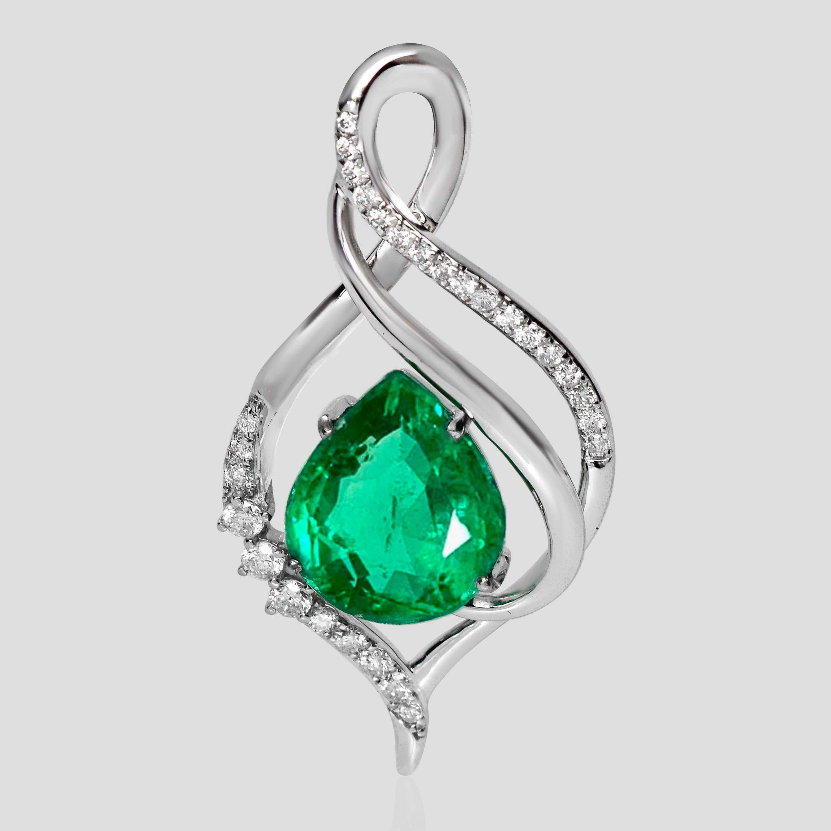 Pear Cut IGI 4.48 Ct 18K White Gold Top Emerald&Diamonds Necklace For Sale