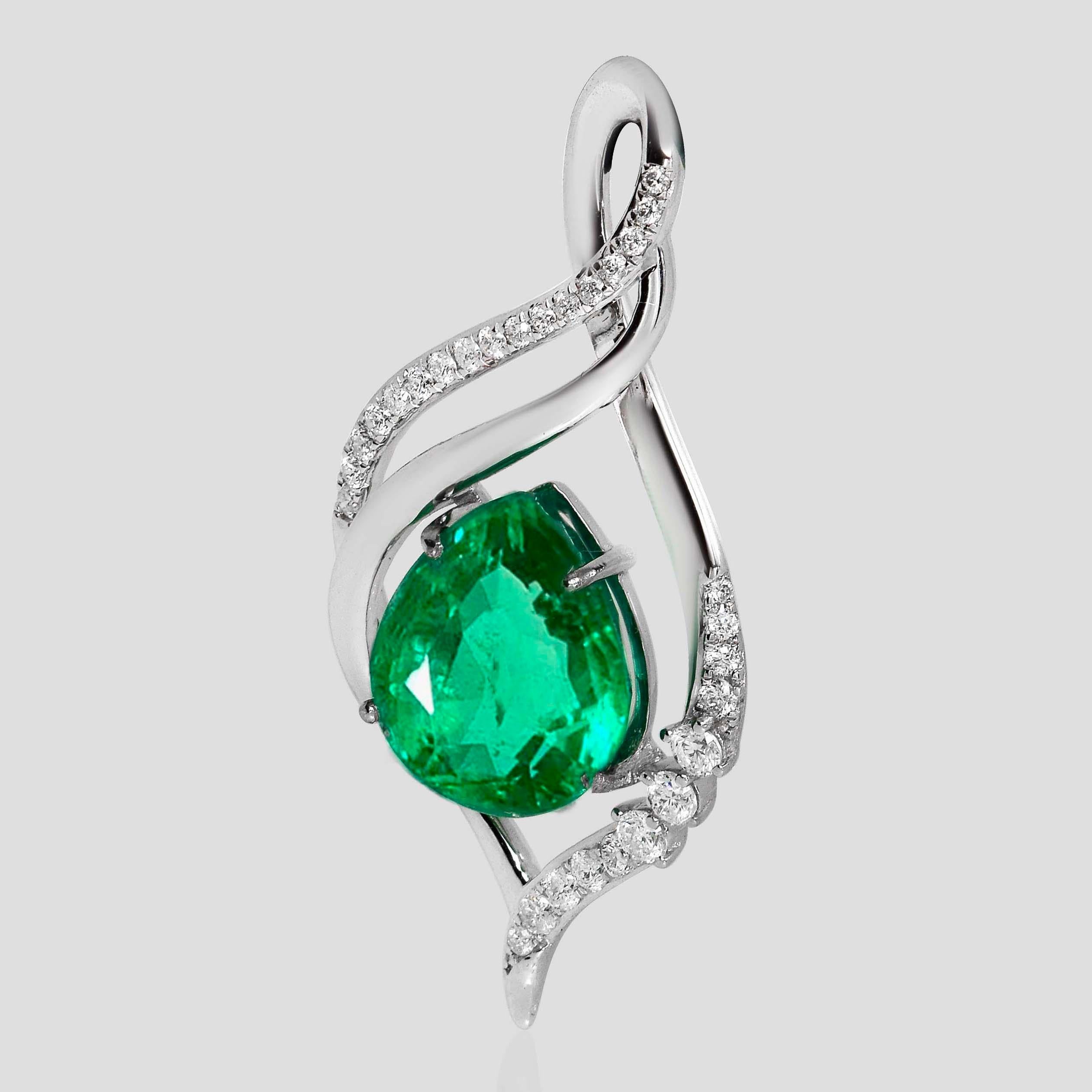 IGI 4.48 Ct 18K White Gold Top Emerald&Diamonds Necklace In New Condition For Sale In Kaohsiung City, TW