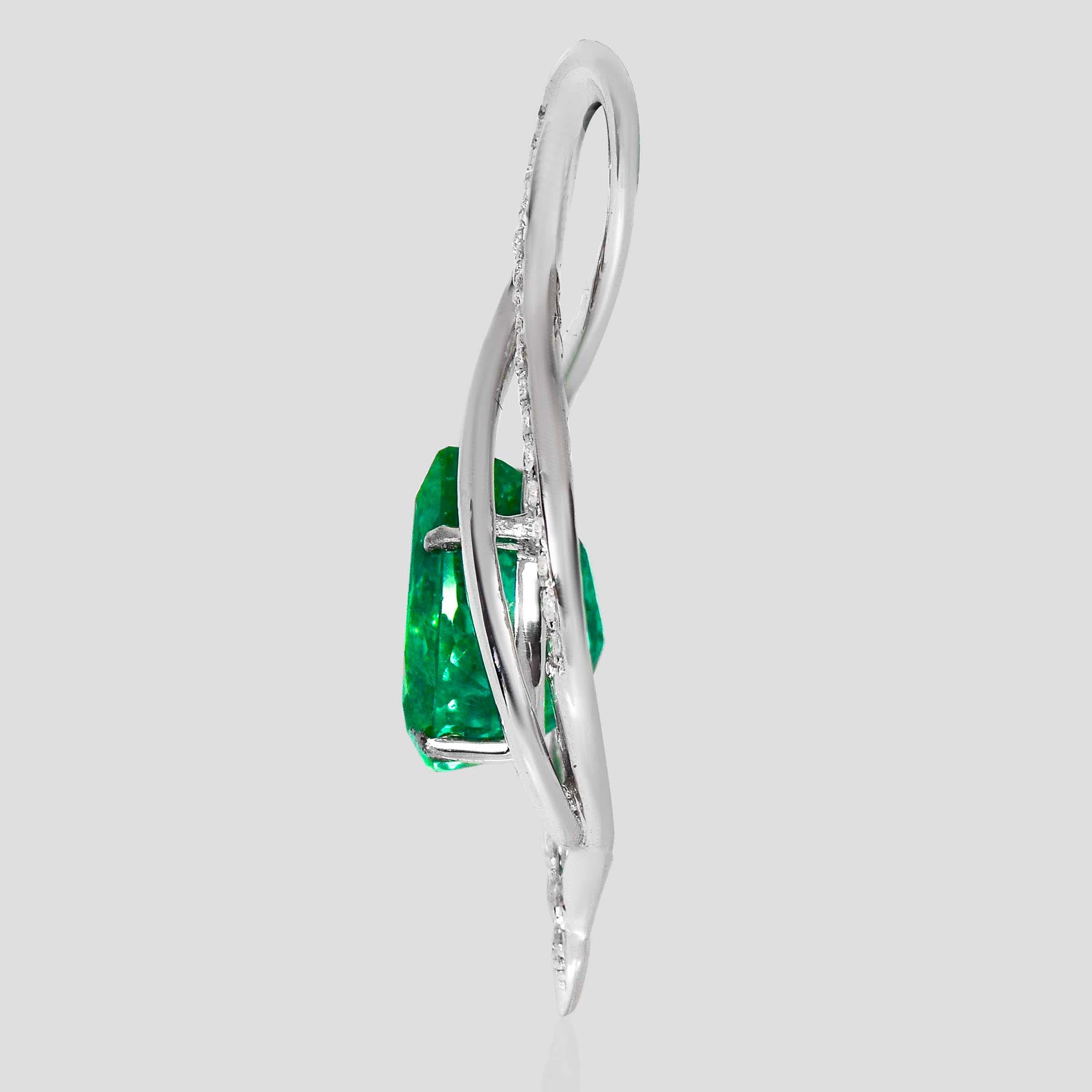 IGI 4.48 Ct 18K White Gold Top Emerald&Diamonds Necklace For Sale 1