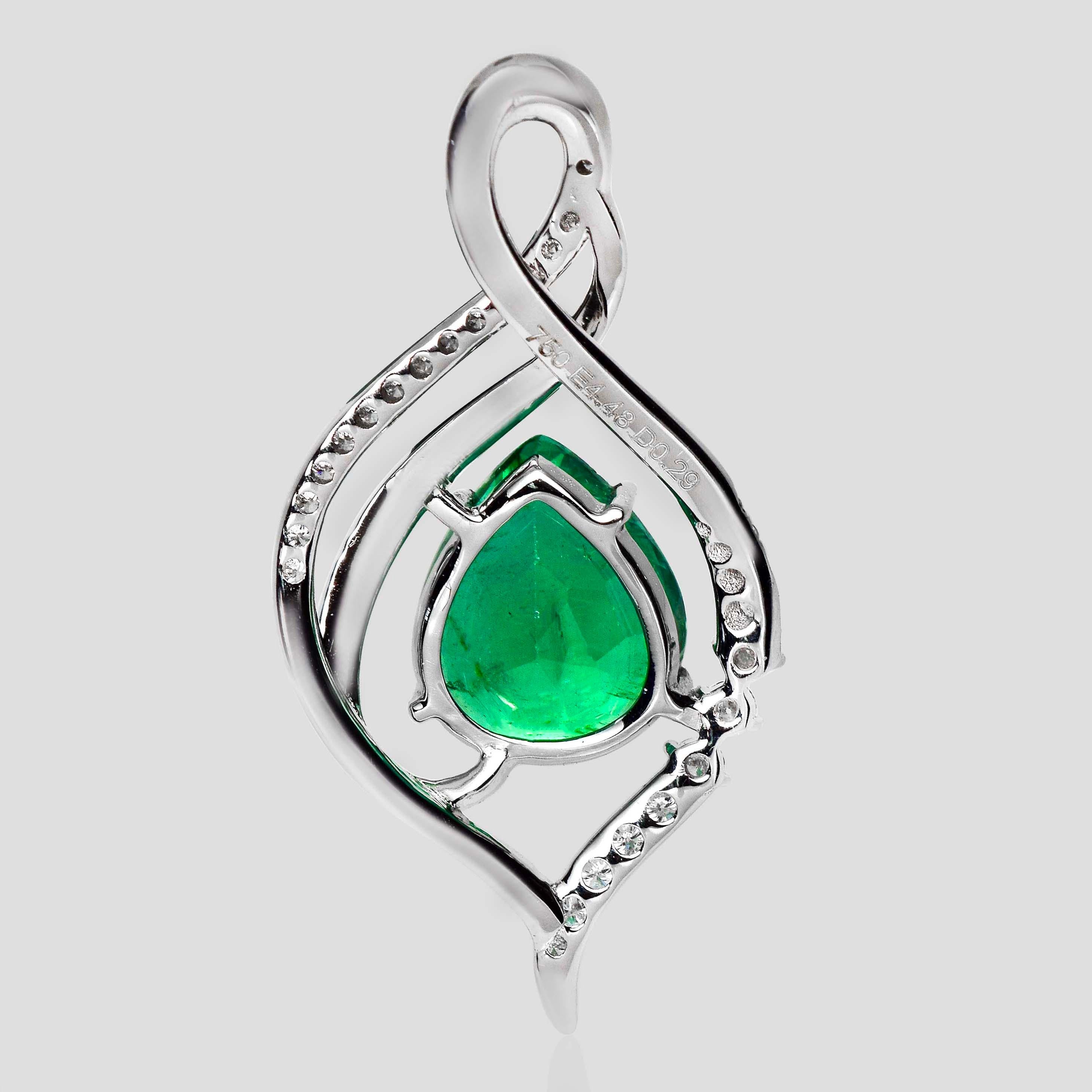 IGI 4.48 Ct 18K White Gold Top Emerald&Diamonds Necklace For Sale 2