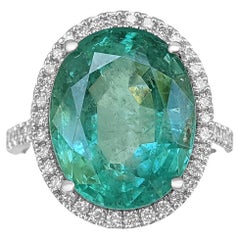 NO RESERVE - IGI 9.67ct Emerald & 0.55ct Diamonds Halo, 18kt White Gold Ring