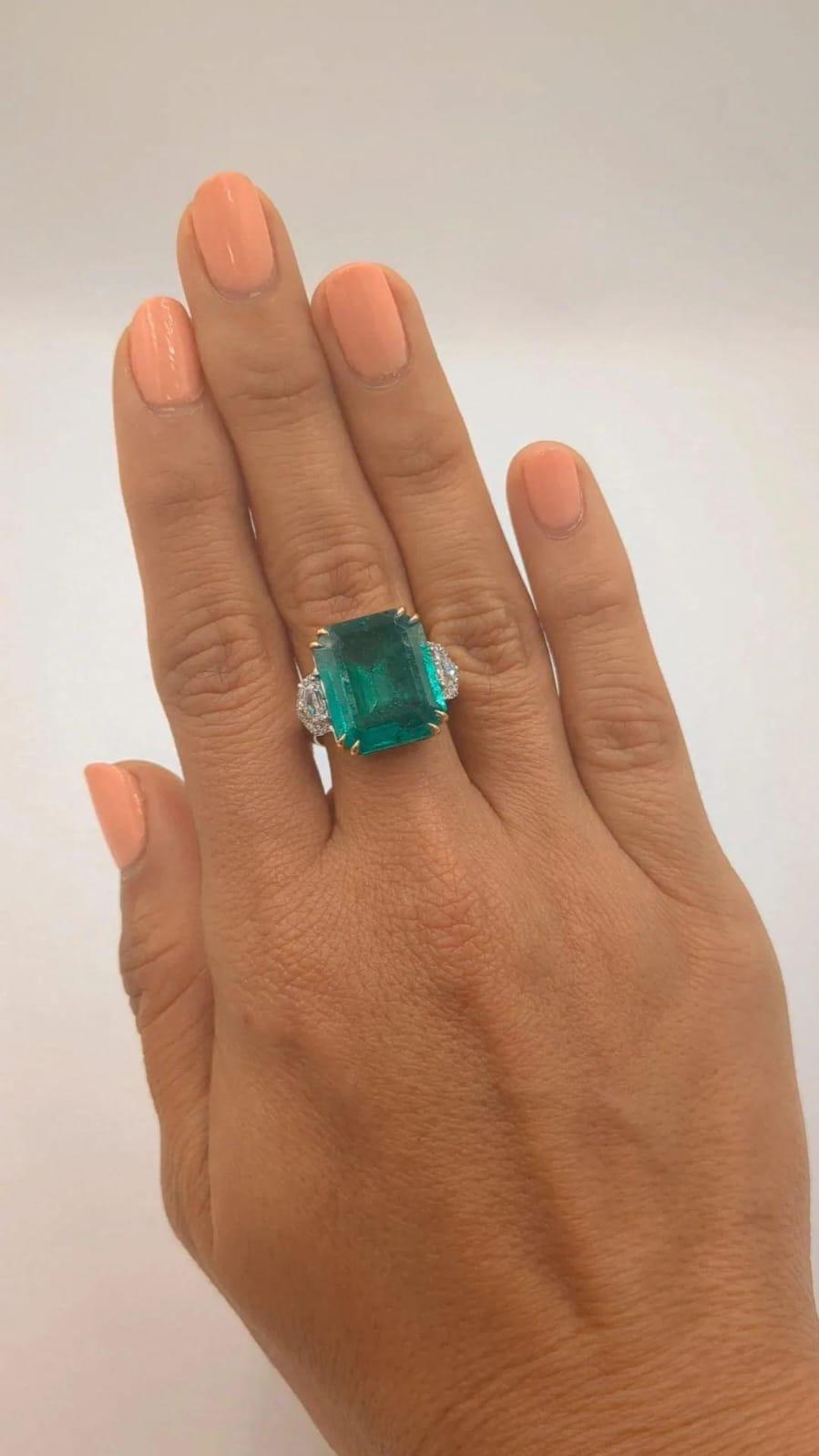 IGI- und GIA-zertifizierter 10,81 Karat grüner Smaragdschilfrohr-Diamantring (Moderne)