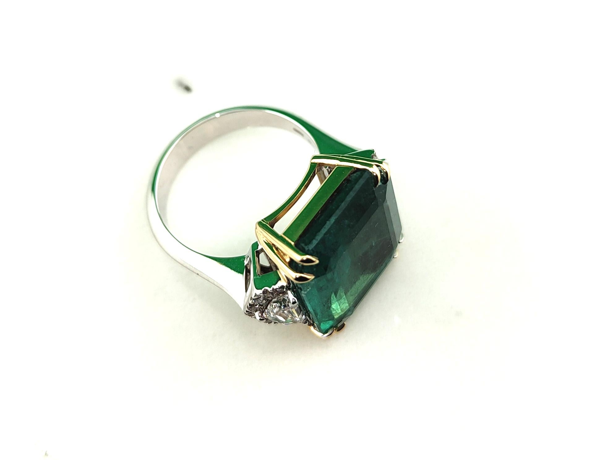IGI- und GIA-zertifizierter 10,81 Karat grüner Smaragdschilfrohr-Diamantring (Smaragdschliff)