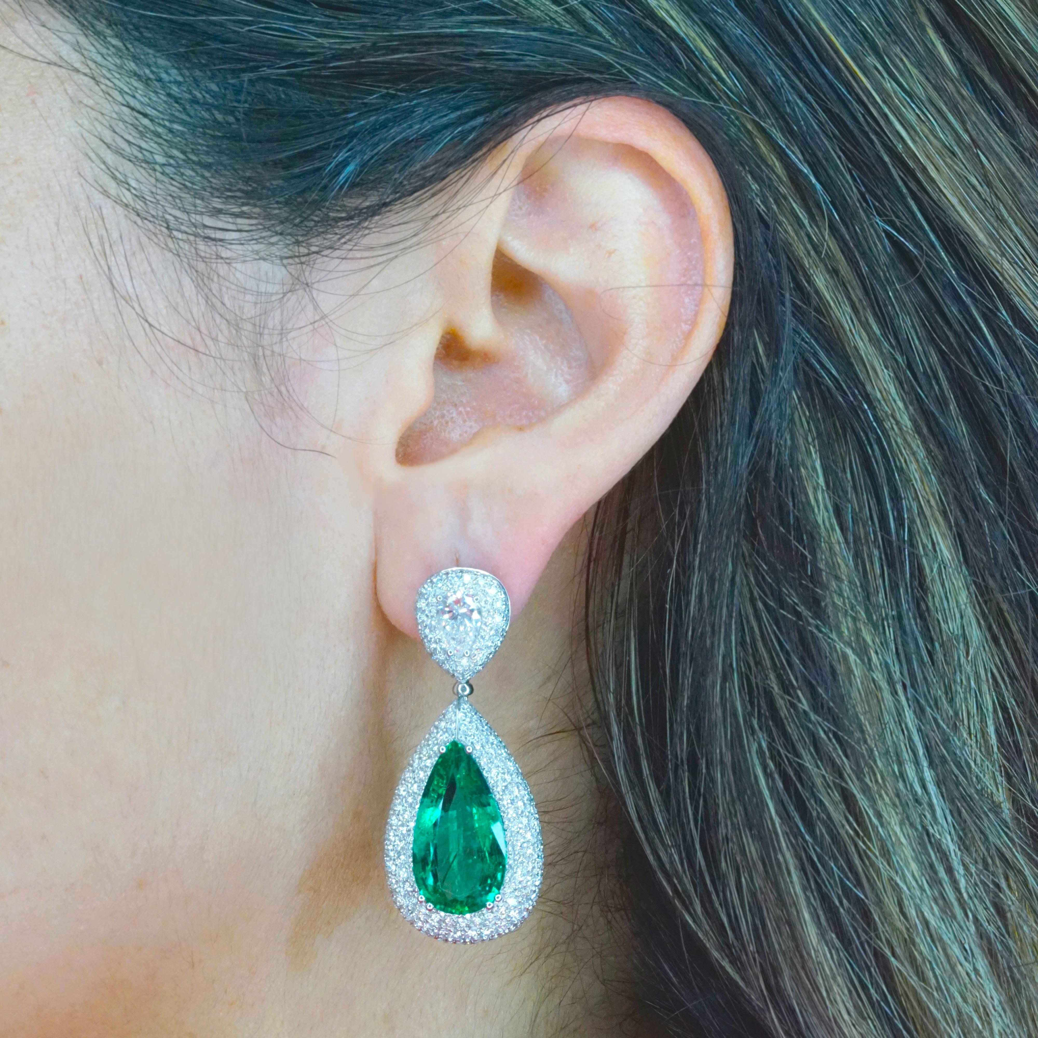 IGI and GIA Certified 13 Carat Pear Cut Green Emerald Diamond Earrings For Sale 4