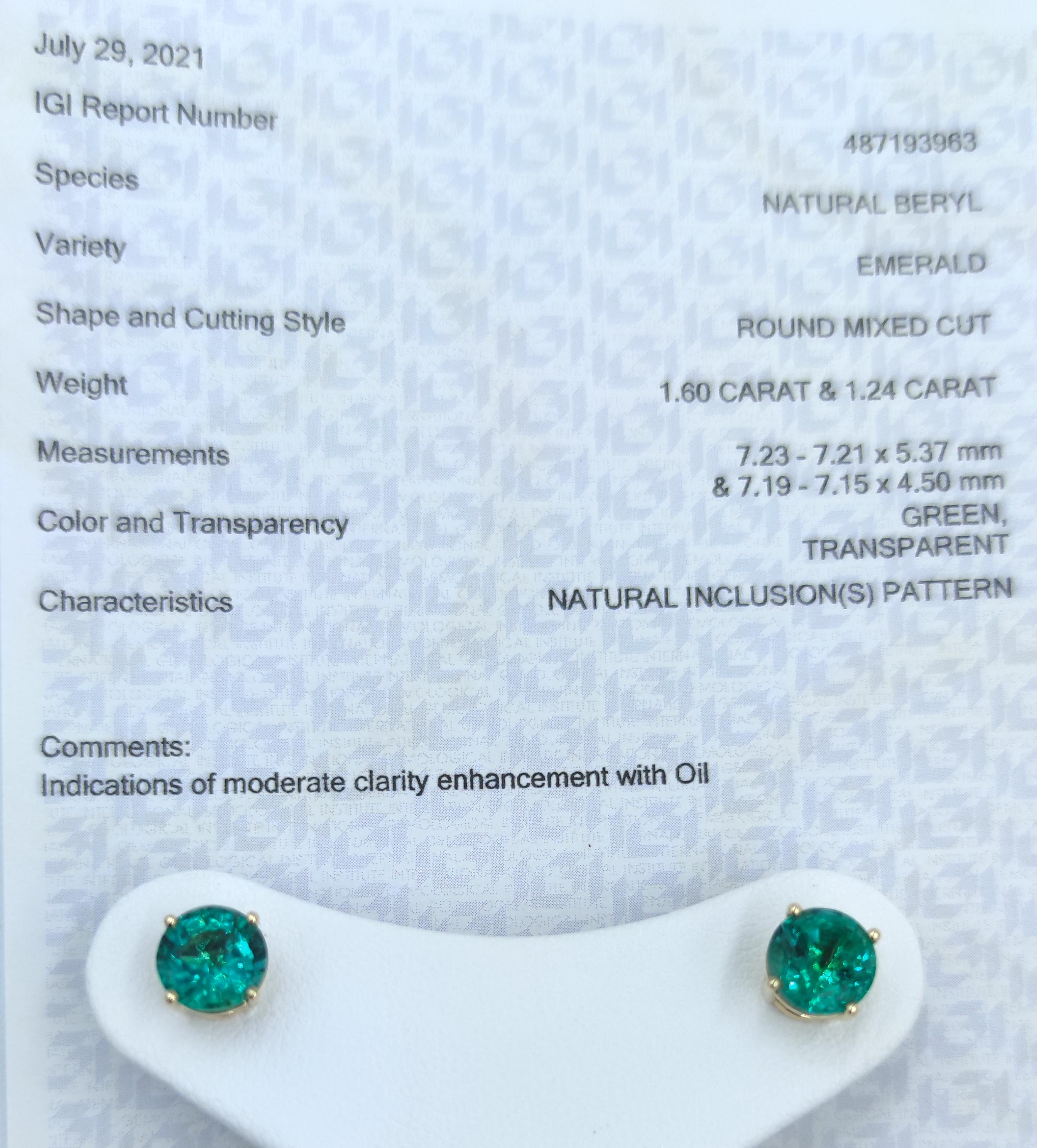 IGI Antwerp 2.84 Round Brilliant Cut Green Emerald Studs 18 Carats Yellow Gold In New Condition In Rome, IT