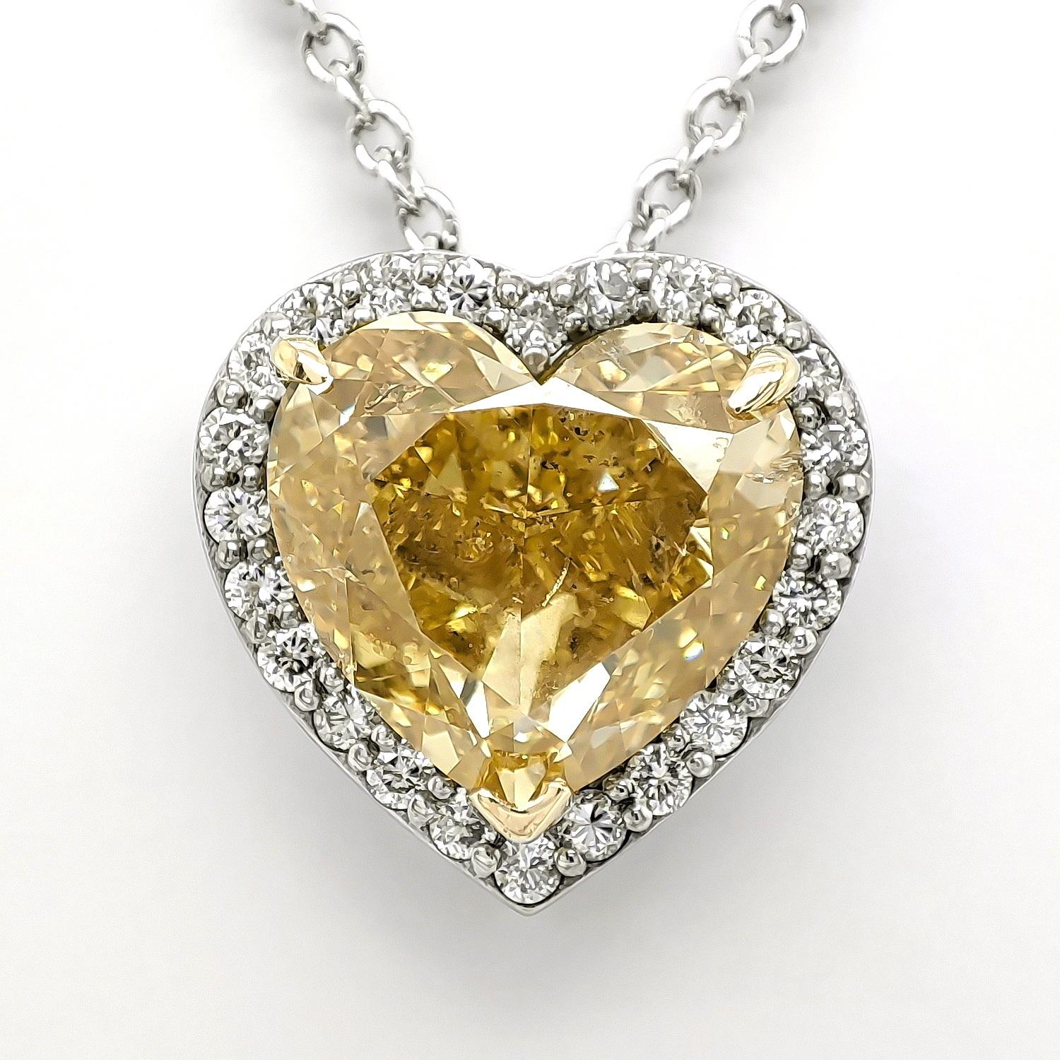 Taille cœur Pendentif en or 14 carats avec diamants en forme de cœur jaune intense fantaisie de 4,26 carats certifié IGI en vente