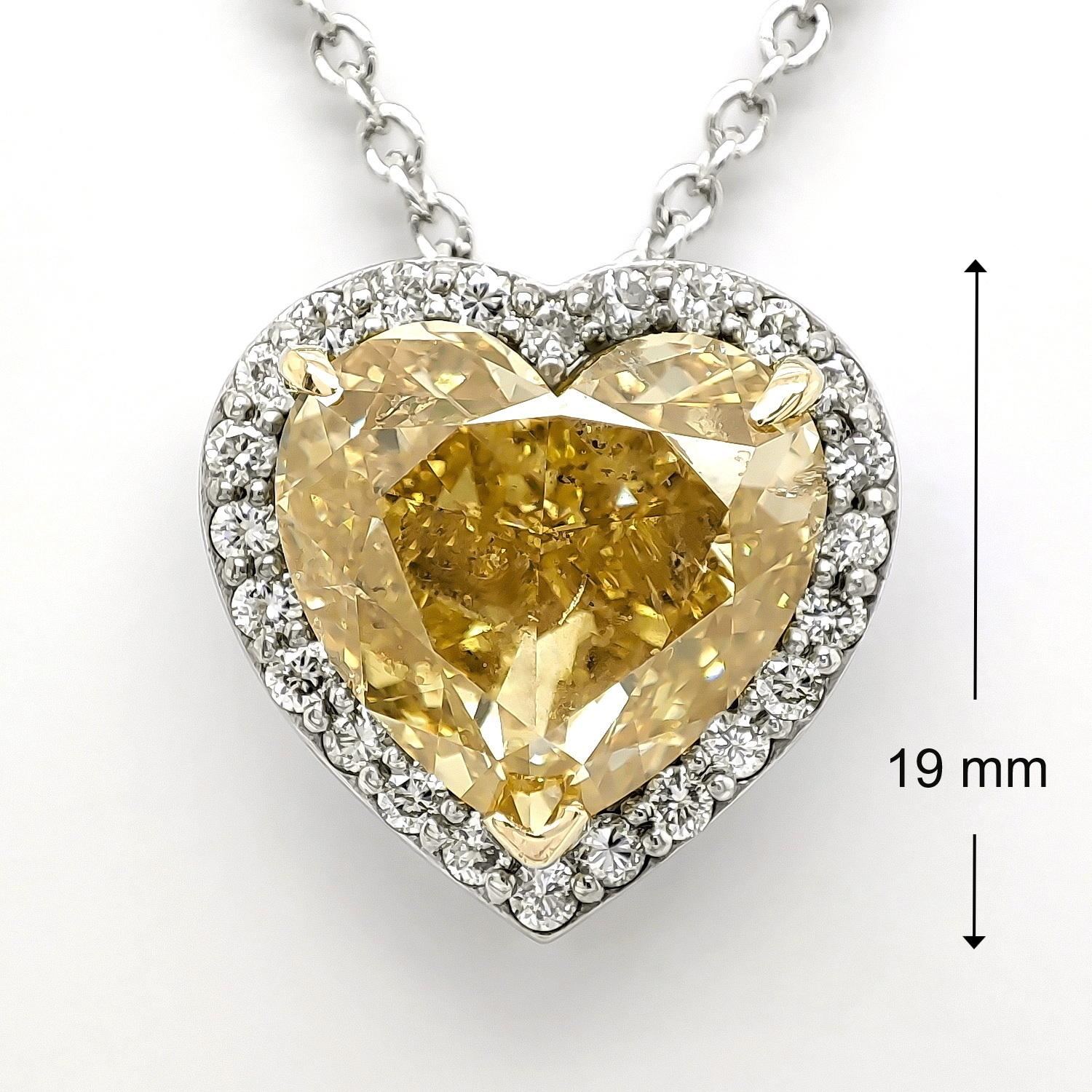 Pendentif en or 14 carats avec diamants en forme de cœur jaune intense fantaisie de 4,26 carats certifié IGI Neuf - En vente à Ramat Gan, IL