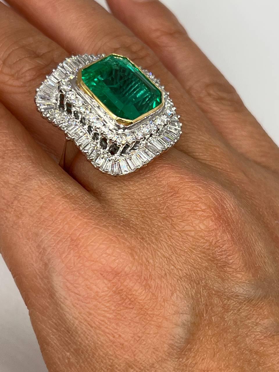 Art Deco IGI Certificated 8.00 carats Fine Emerald and Diamond ring. For Sale