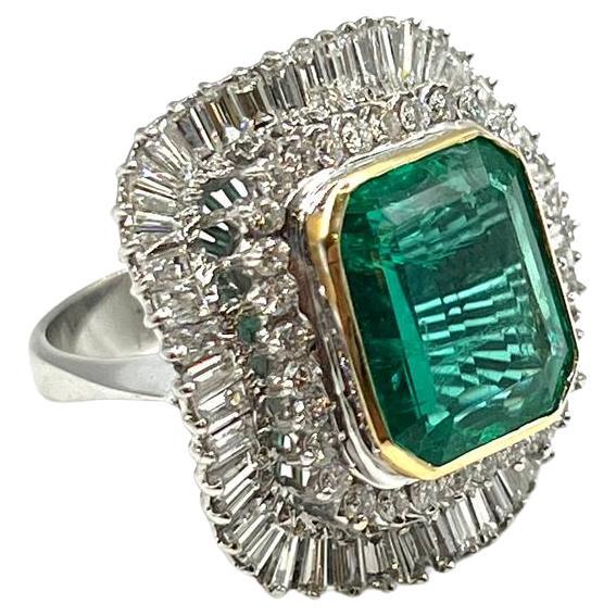 IGI Certificated 8.00 carats Fine Emerald and Diamond ring. For Sale