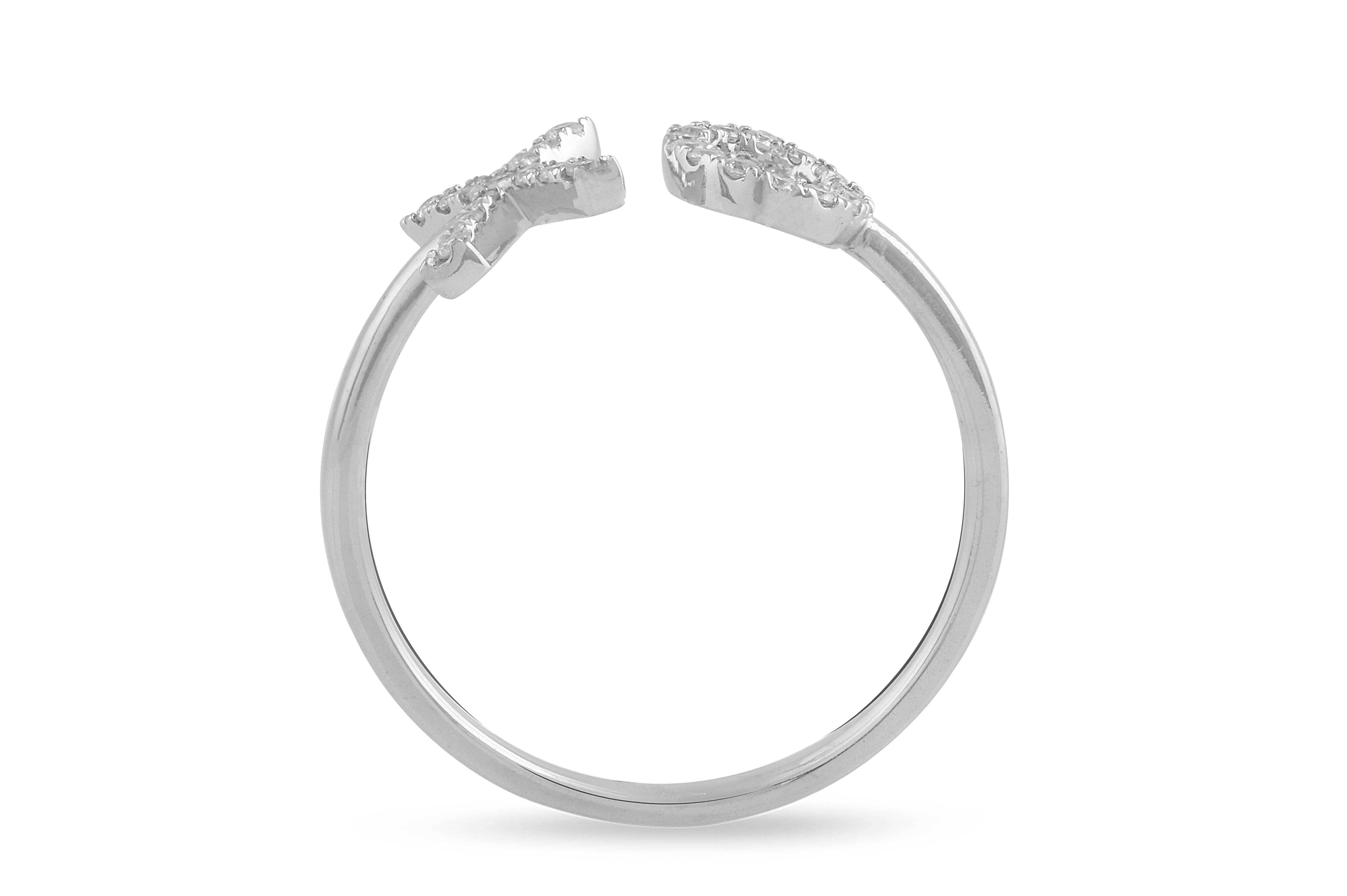 Unsere wunderschönen Diamantringe sind in die erstaunlichsten Designs eingefasst, die von modernen Schmuckstücken bis hin zu faszinierenden Klassikern reichen, und sie werden sicherlich die Romantik zwischen Ihnen und Ihrem Ehepartner wieder