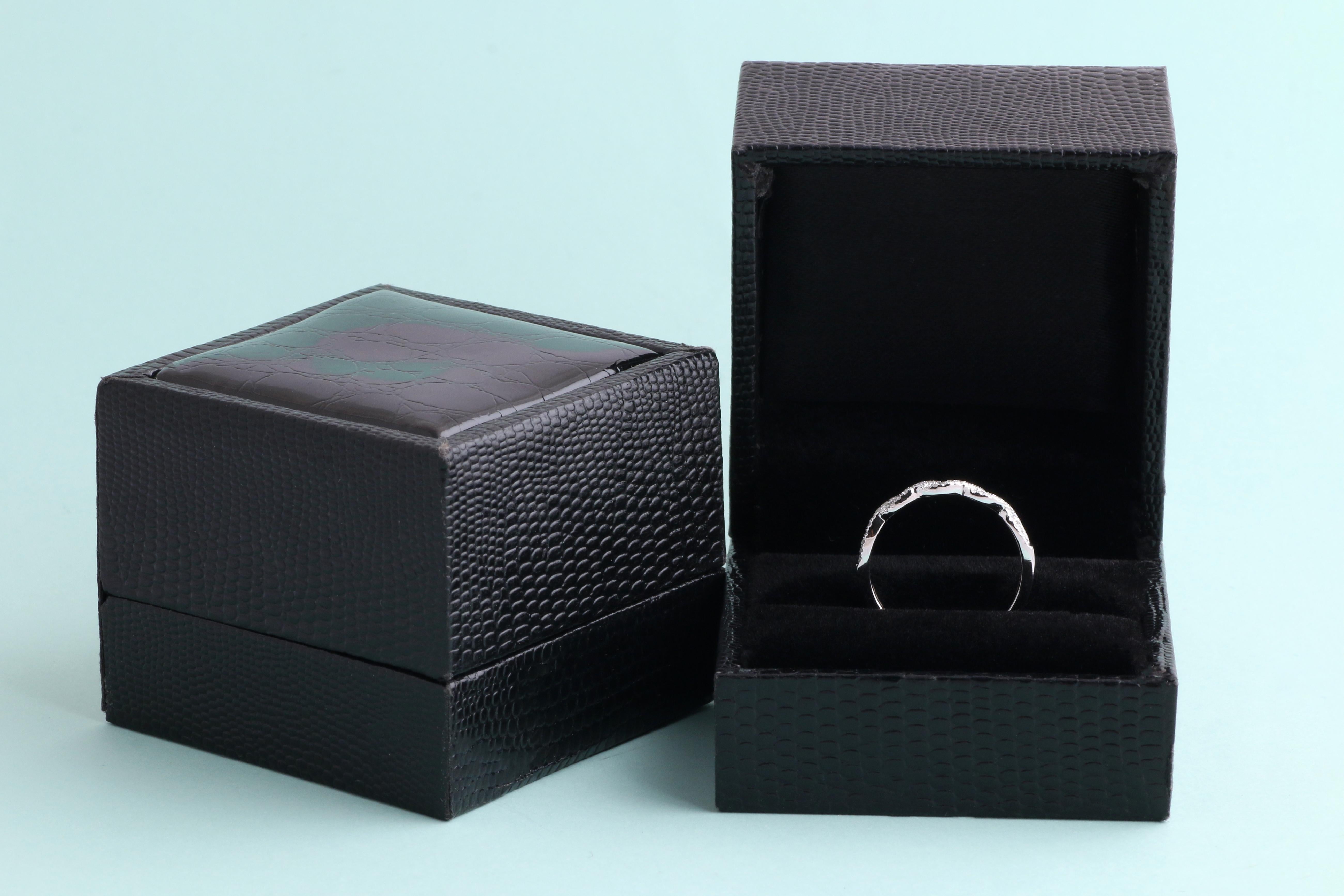 Modern IGI Certified 0.18 Carat Natural Diamond 'SI/G-H-I' 14K White Gold Rope Ring For Sale