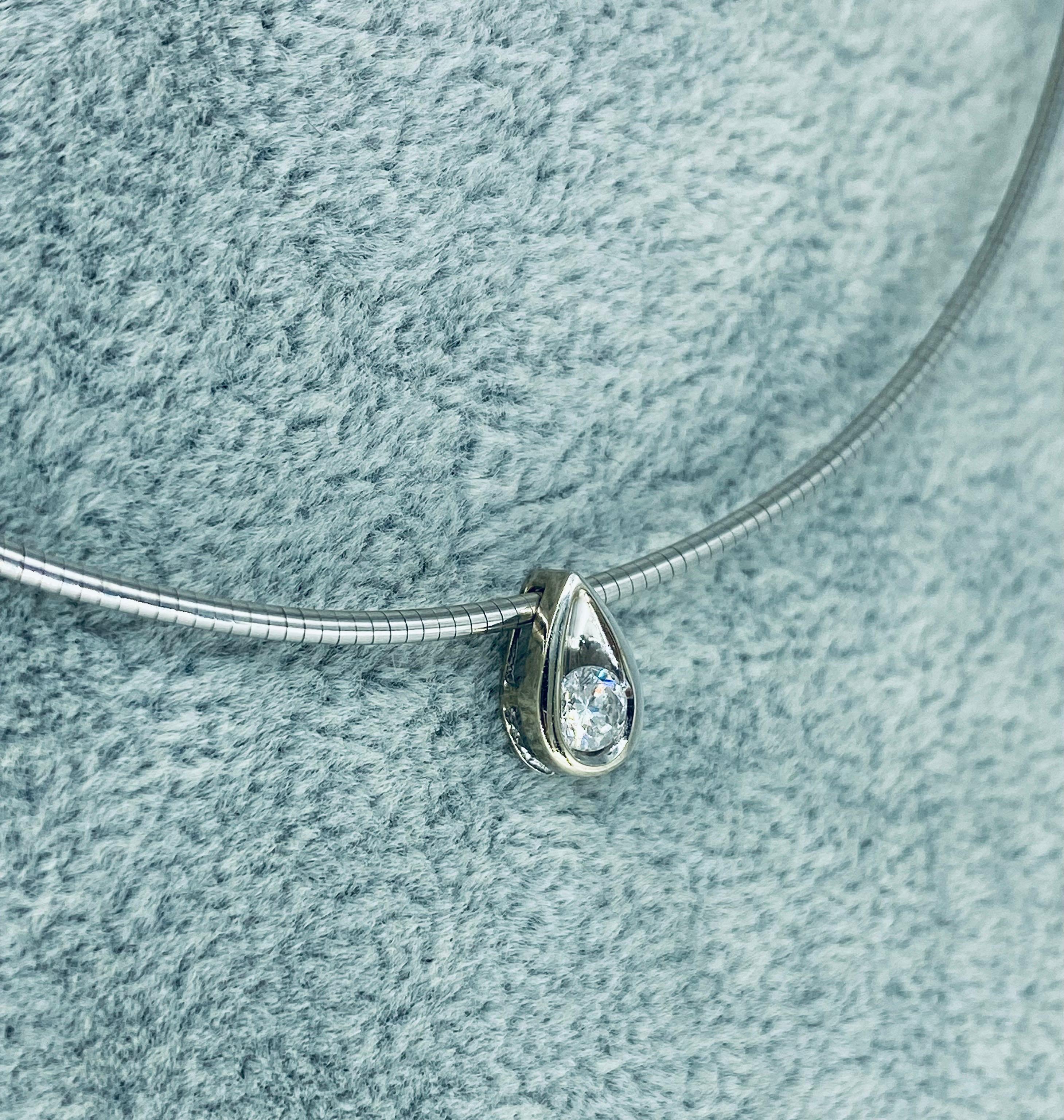 Round Cut IGI Certified 0.28 Carat Round Diamond Tear/Pear Shape Pendant Omega Necklace For Sale