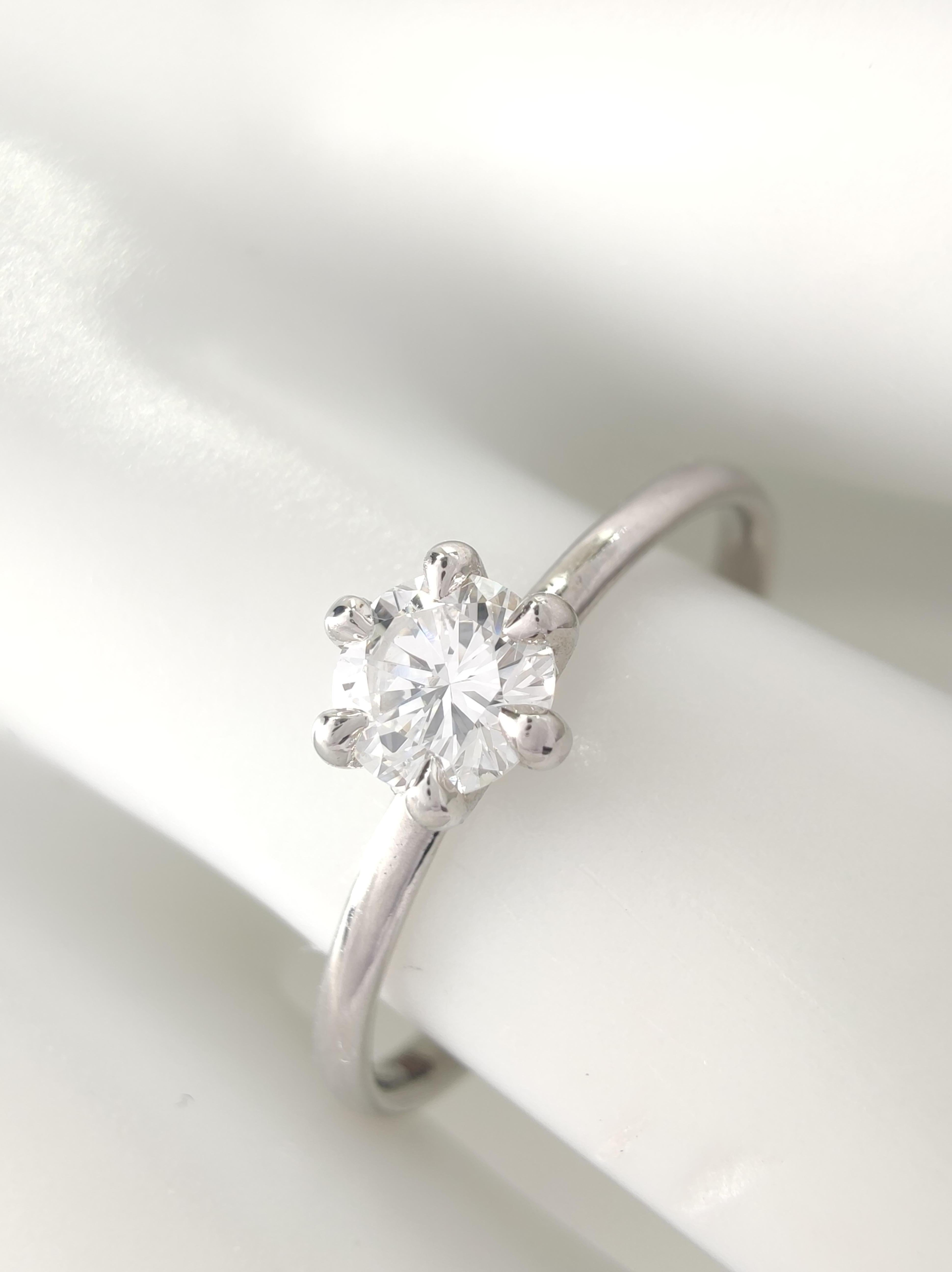 Brilliant Cut IGI Certified 0.35ct Natural Diamond Engagement Ring in 18K White Gold, E-F VS2 For Sale