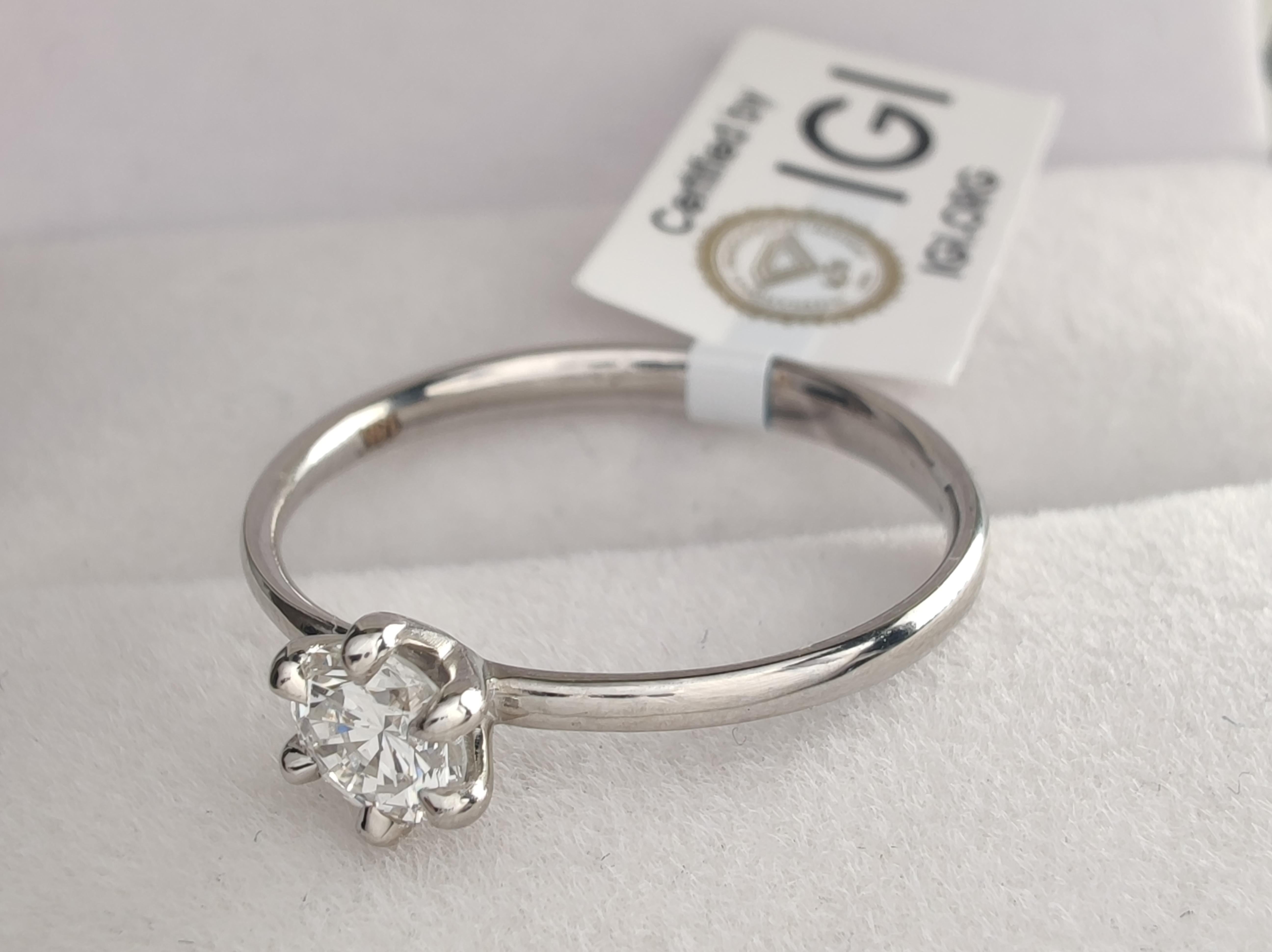 IGI Certified 0.35ct Natural Diamond Engagement Ring in 18K White Gold, E-F VS2 In New Condition For Sale In Sant Josep de sa Talaia, IB