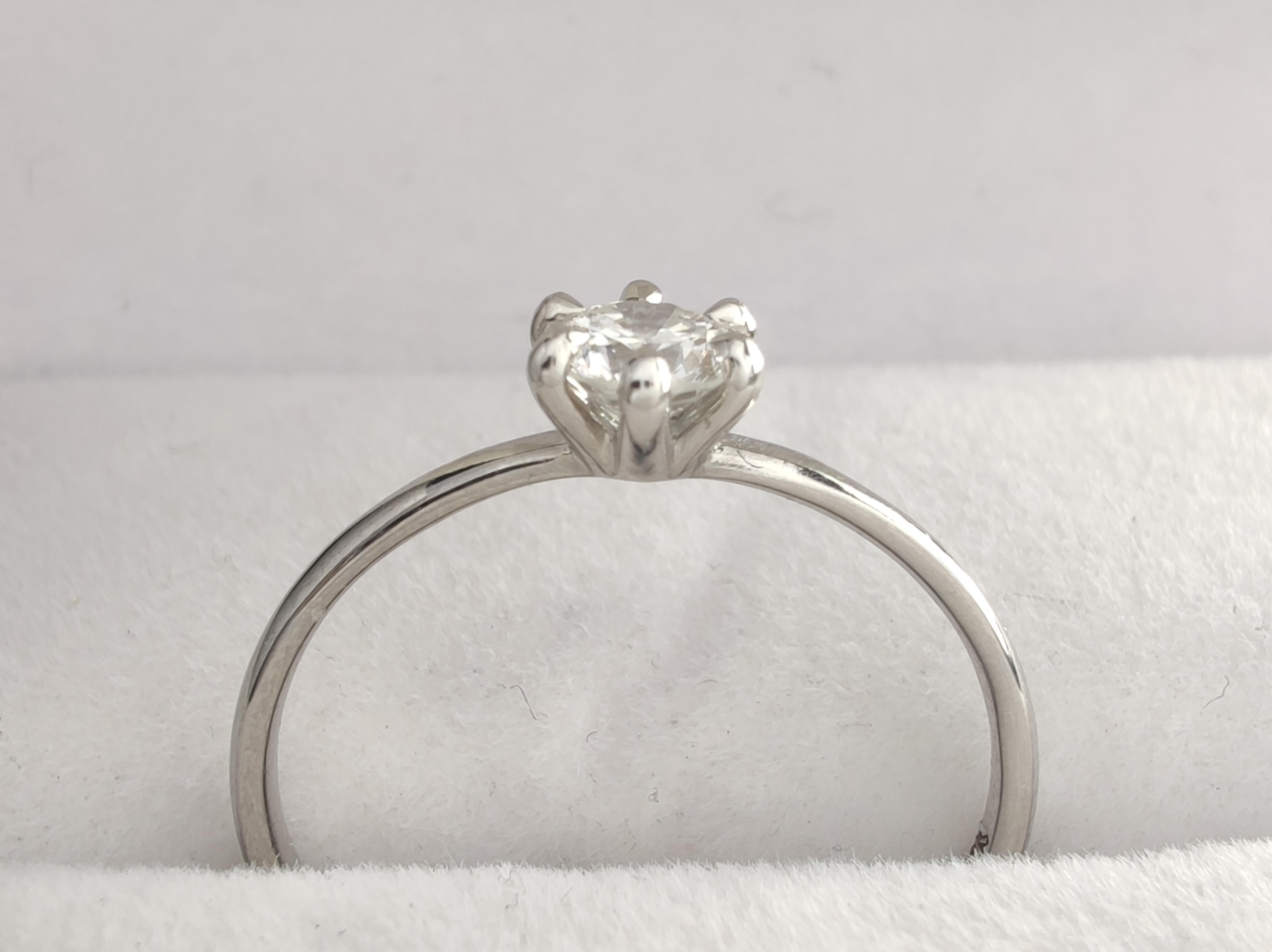 Women's IGI Certified 0.35ct Natural Diamond Engagement Ring in 18K White Gold, E-F VS2 For Sale