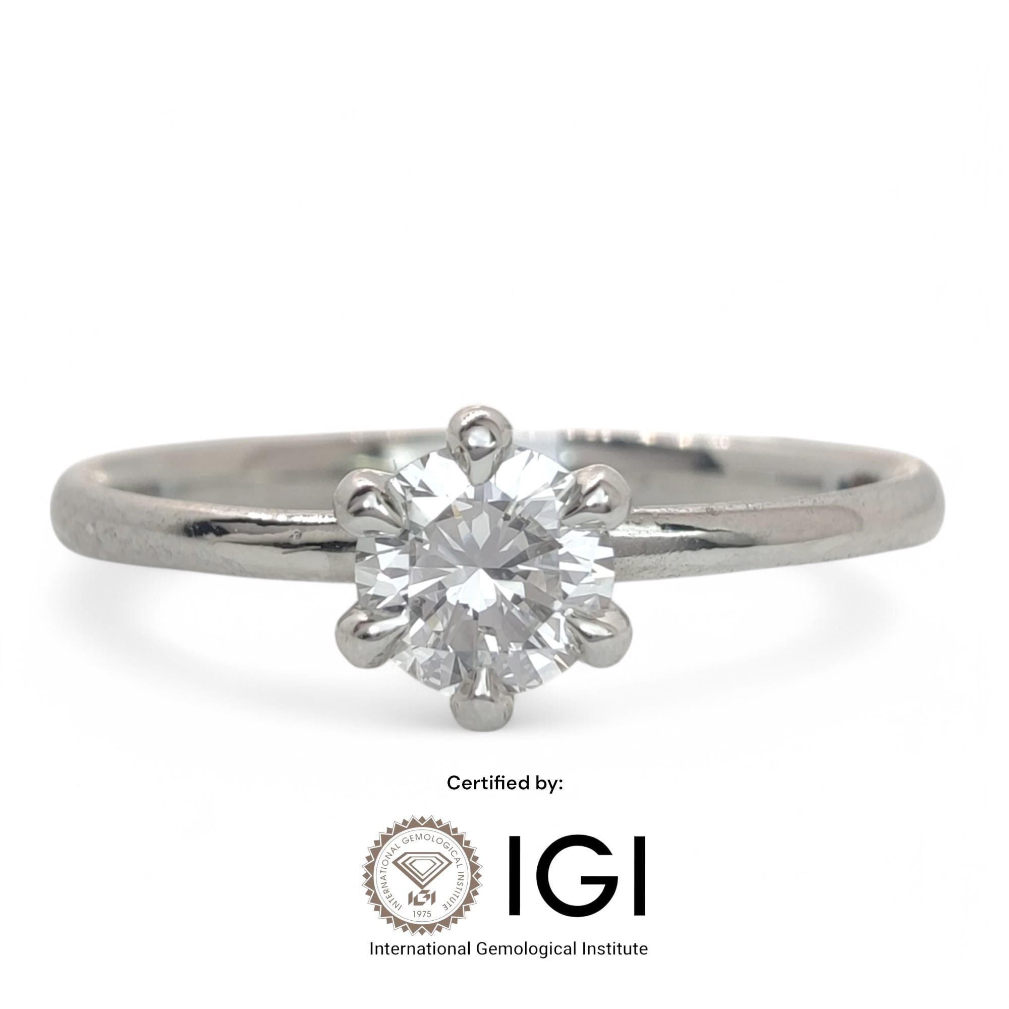 IGI Certified 0.35ct Natural Diamond Engagement Ring in 18K White Gold, E-F VS2 For Sale 2