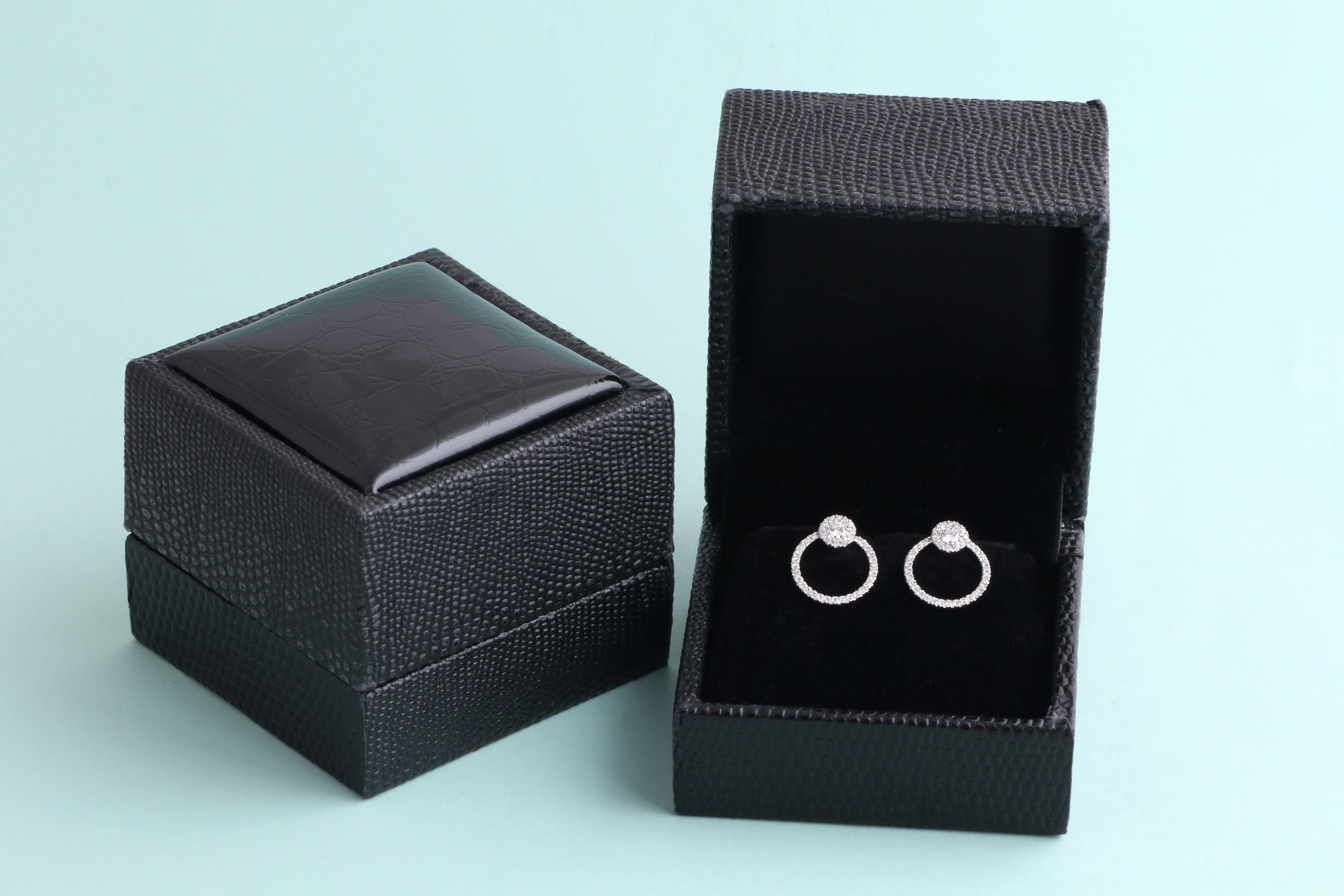 Clous d'oreilles en or blanc 14 carats avec diamants naturels certifiés IGI de 0,37 carat « SI/H-I » Pour femmes en vente