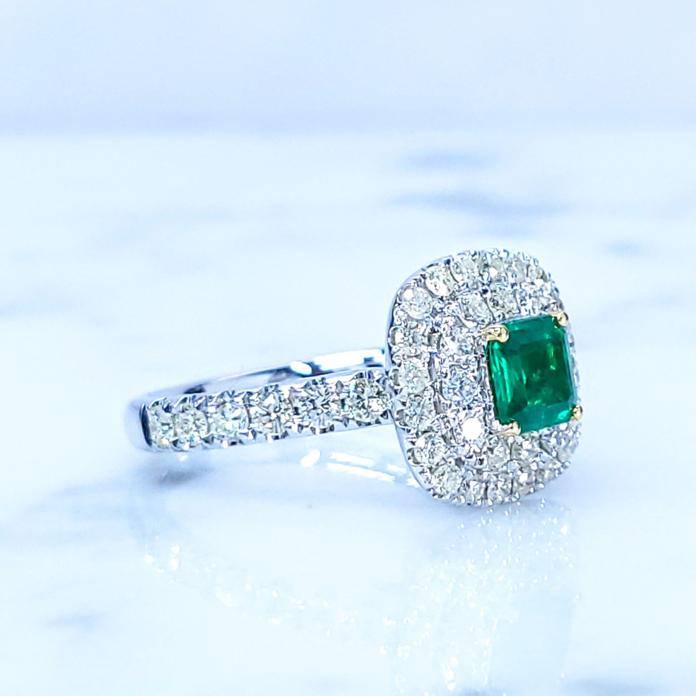 IGI-zertifizierter 0,42 Karat kolumbianischer Smaragd- und Diamantring aus 18 Karat Weißgold mit Diamanten im Angebot 4