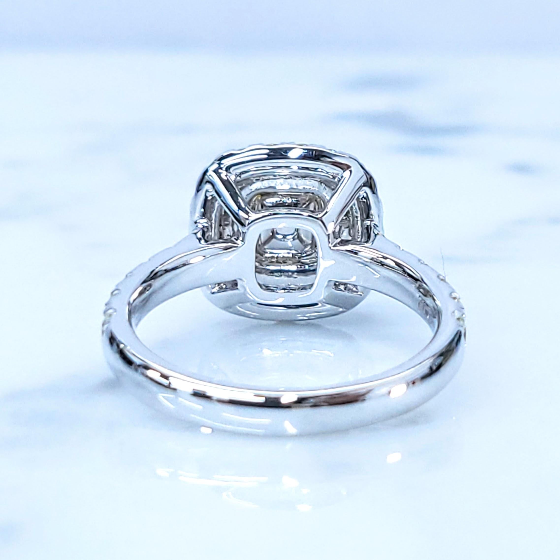 IGI-zertifizierter 0,42 Karat kolumbianischer Smaragd- und Diamantring aus 18 Karat Weißgold mit Diamanten im Angebot 2
