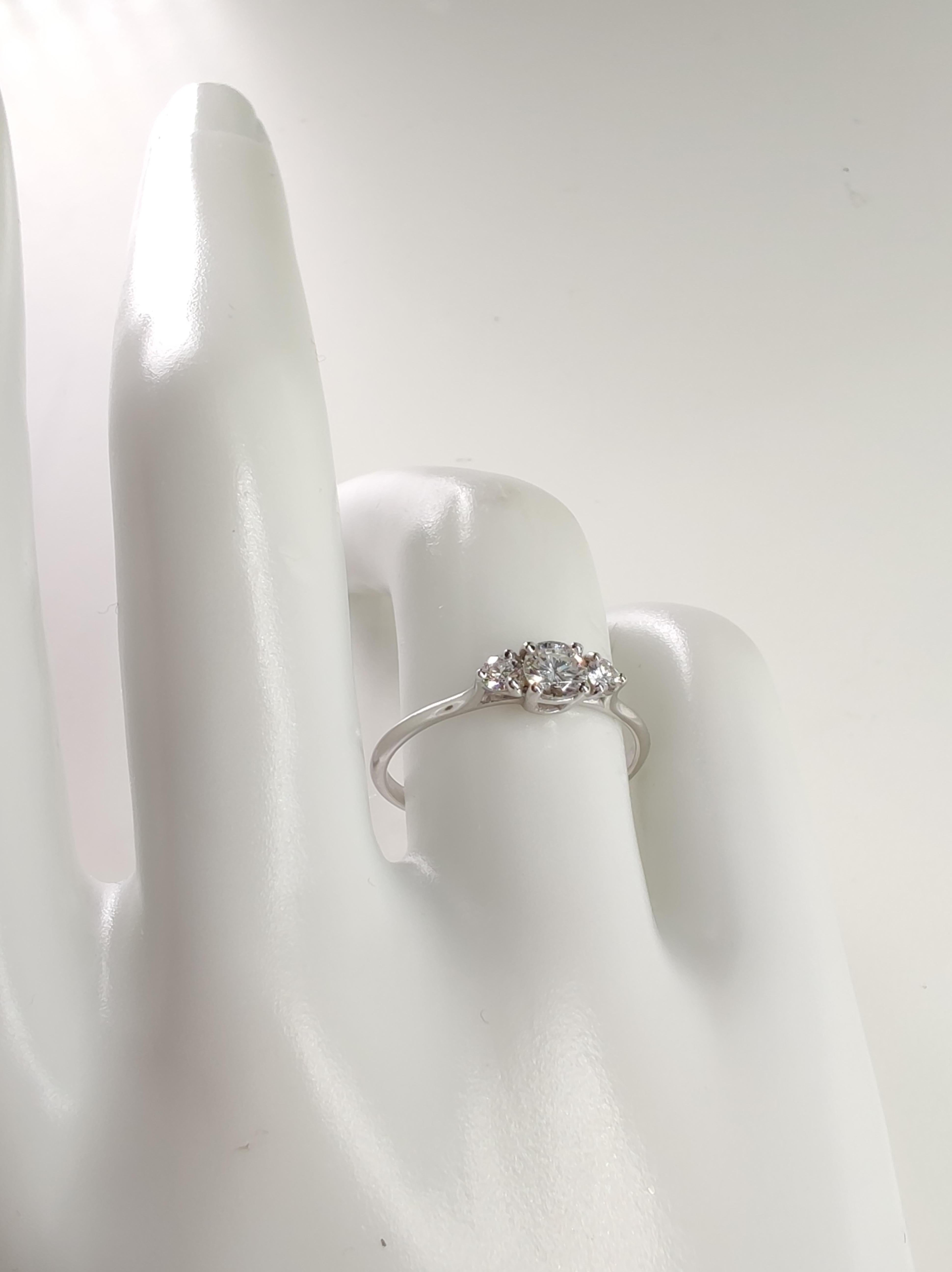 Bague de fiançailles à trois pierres en or blanc 18 carats avec diamant naturel certifié IGI de 0,45 carat Neuf - En vente à Sant Josep de sa Talaia, IB