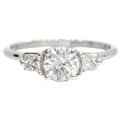 Regalo de compromiso de oro blanco de 18 quilates con tres piedras de diamante natural certificado IGI de 0,45 ct