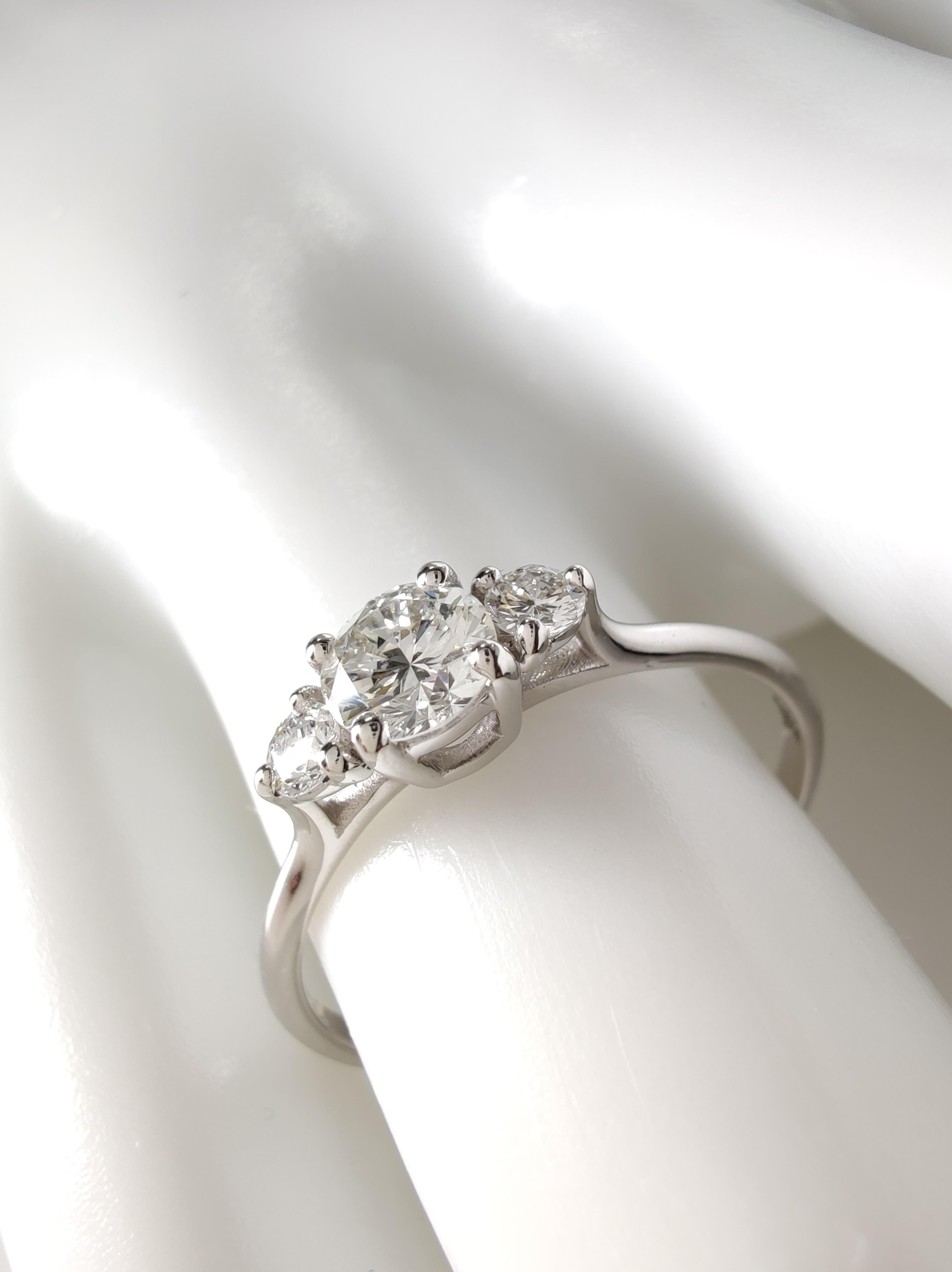 IGI Certified 0.45ct Natural Diamond Three-Stone Engagement Ring -18K White Gold In New Condition For Sale In Sant Josep de sa Talaia, IB