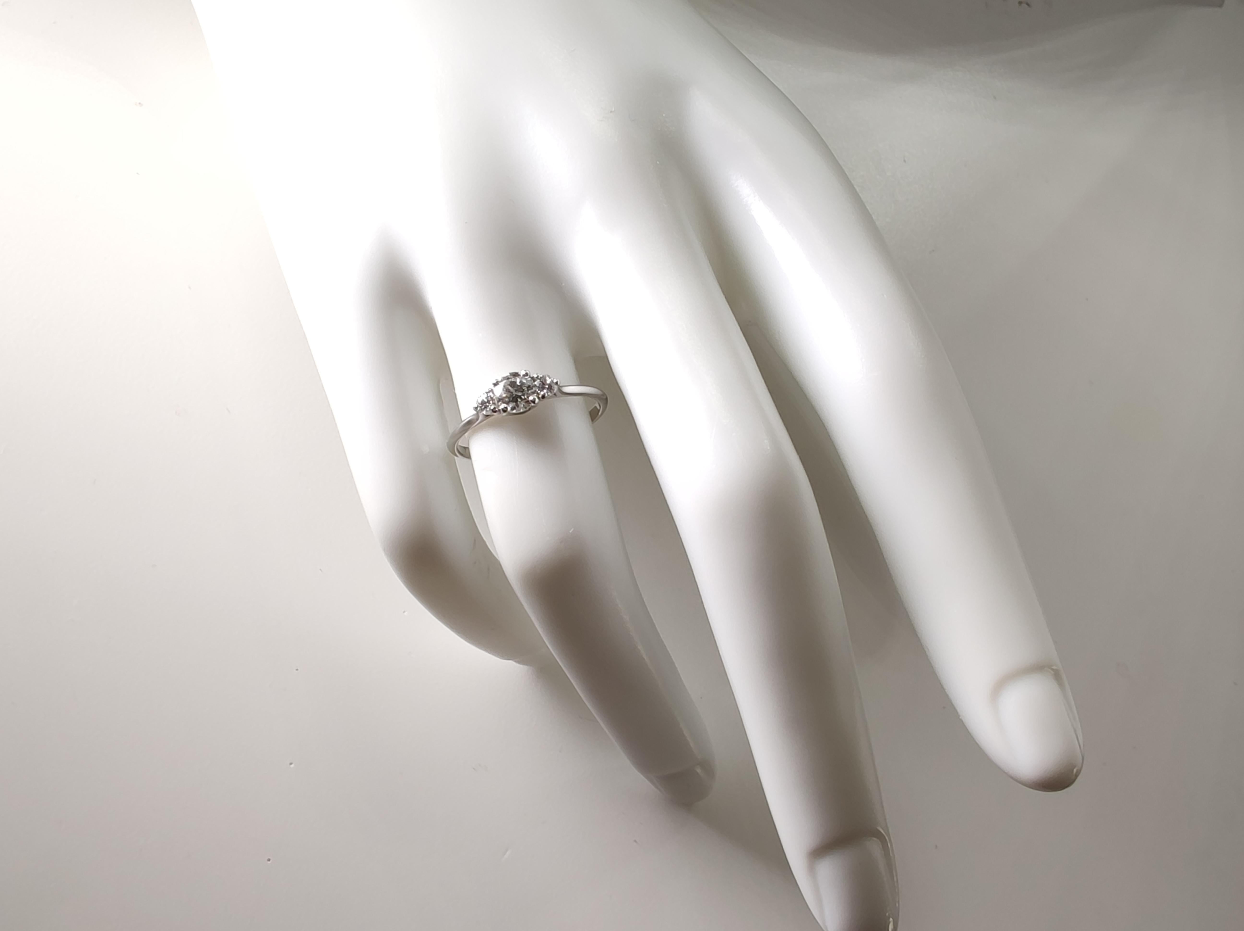 IGI Certified 0.45ct Natural Diamond Three-Stone Engagement Ring -18K White Gold For Sale 1
