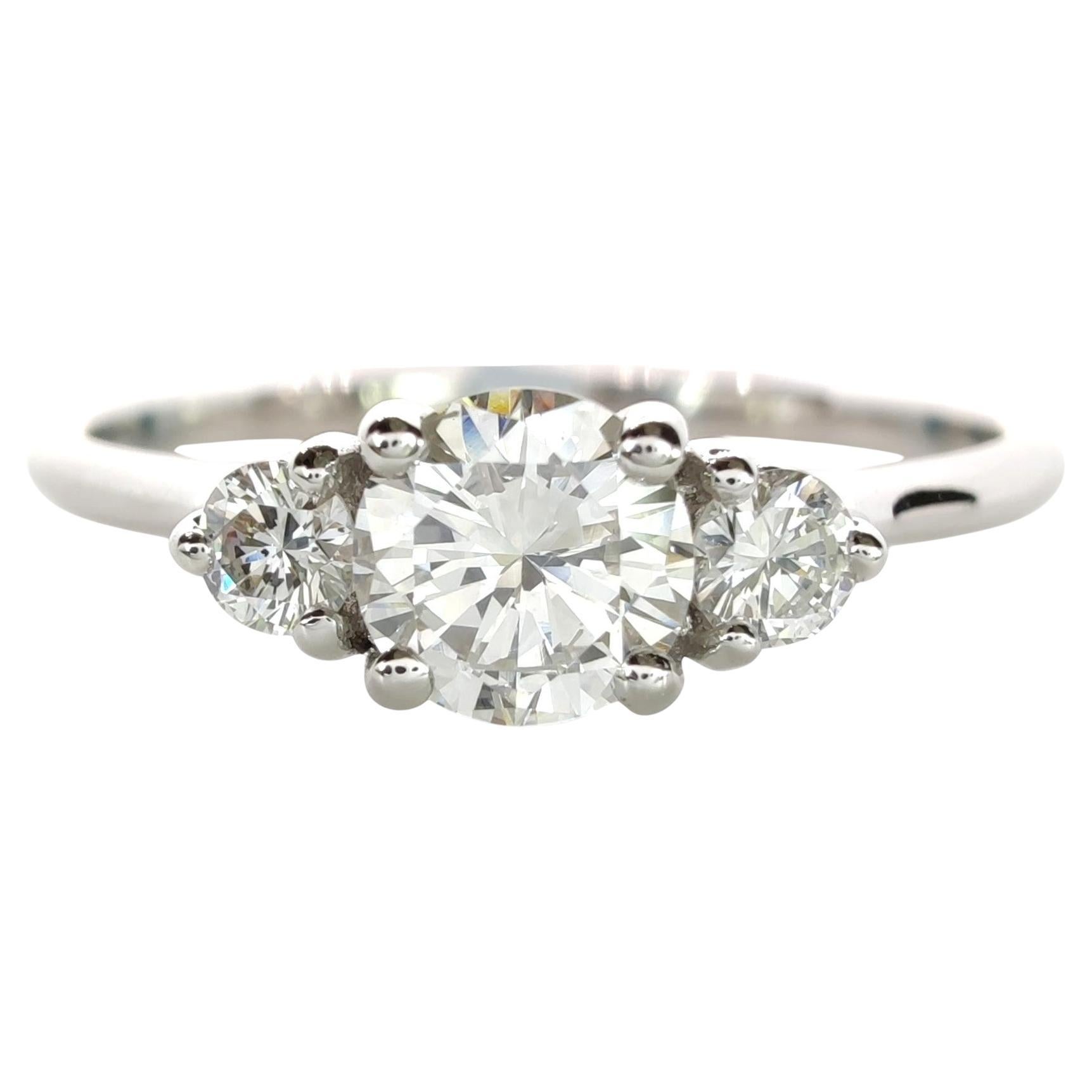 Anillo de compromiso de tres piedras con diamante natural certificado IGI de 0,45 ct -Oro blanco de 18 quilates