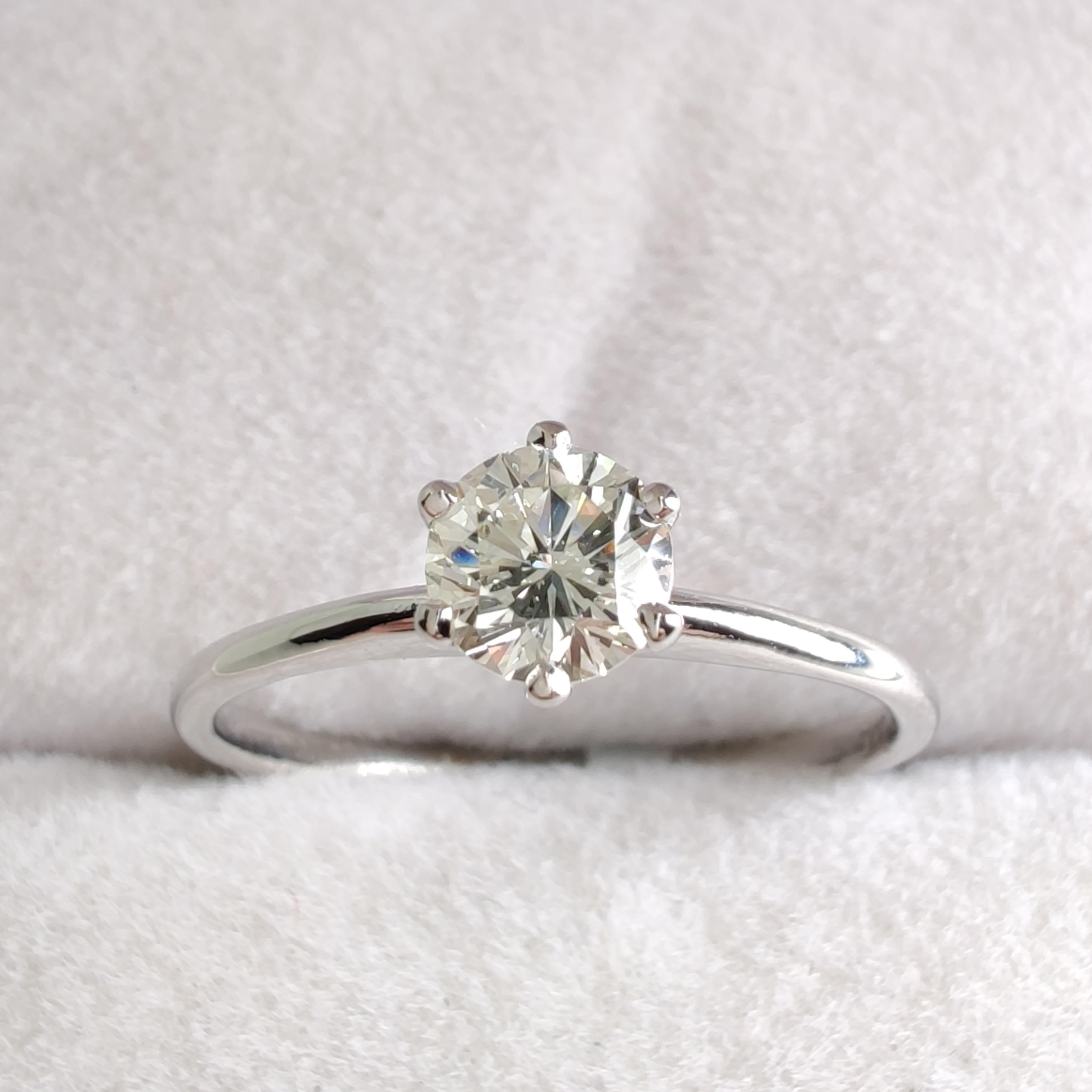 IGI-zertifizierter 0,50 Karat natürlicher Diamant Solitär-Ring -18K massives Weißgold (Rundschliff) im Angebot